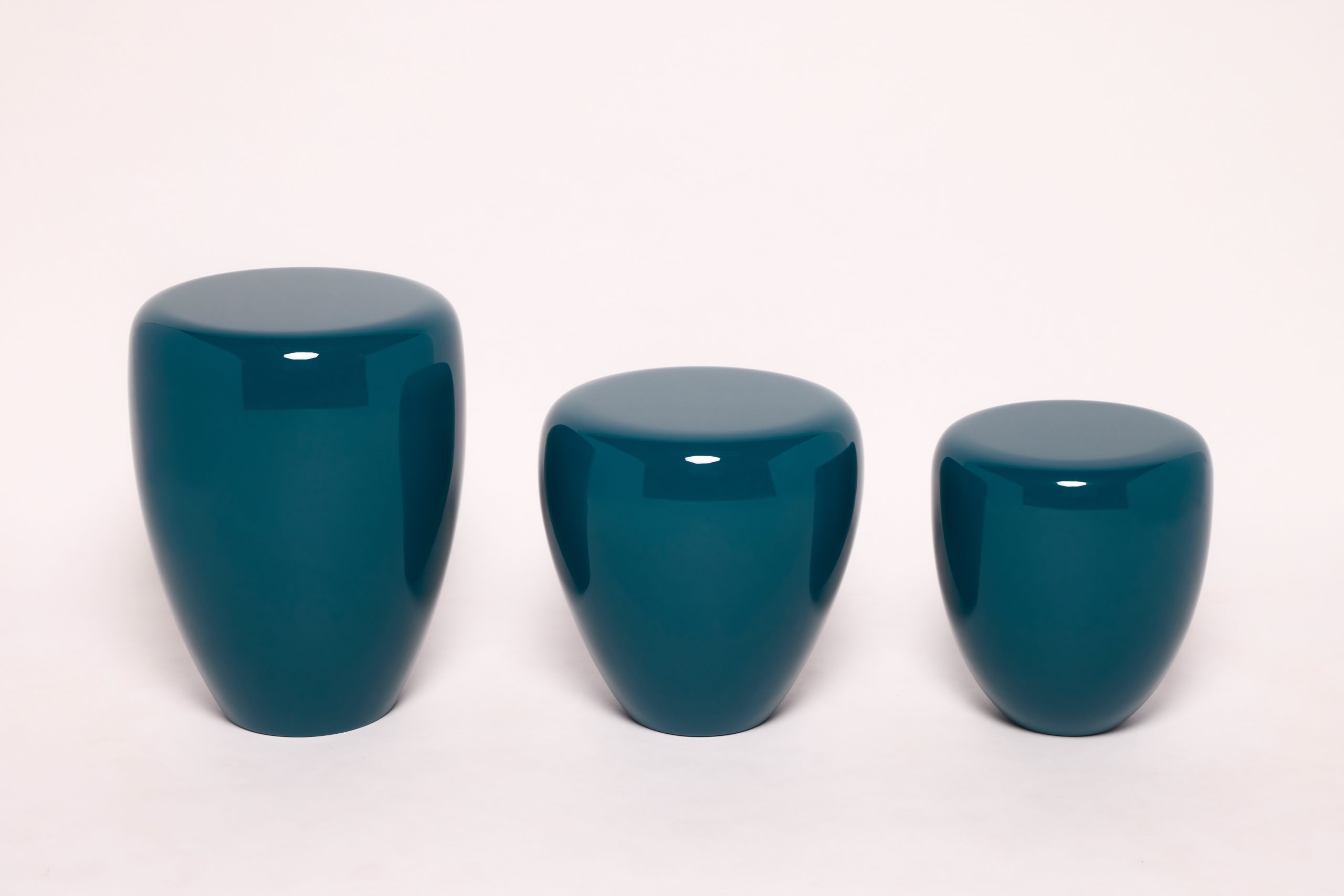 InvisibleCollection_RedaAmalou_DotSideTable_Peacock_Glossy