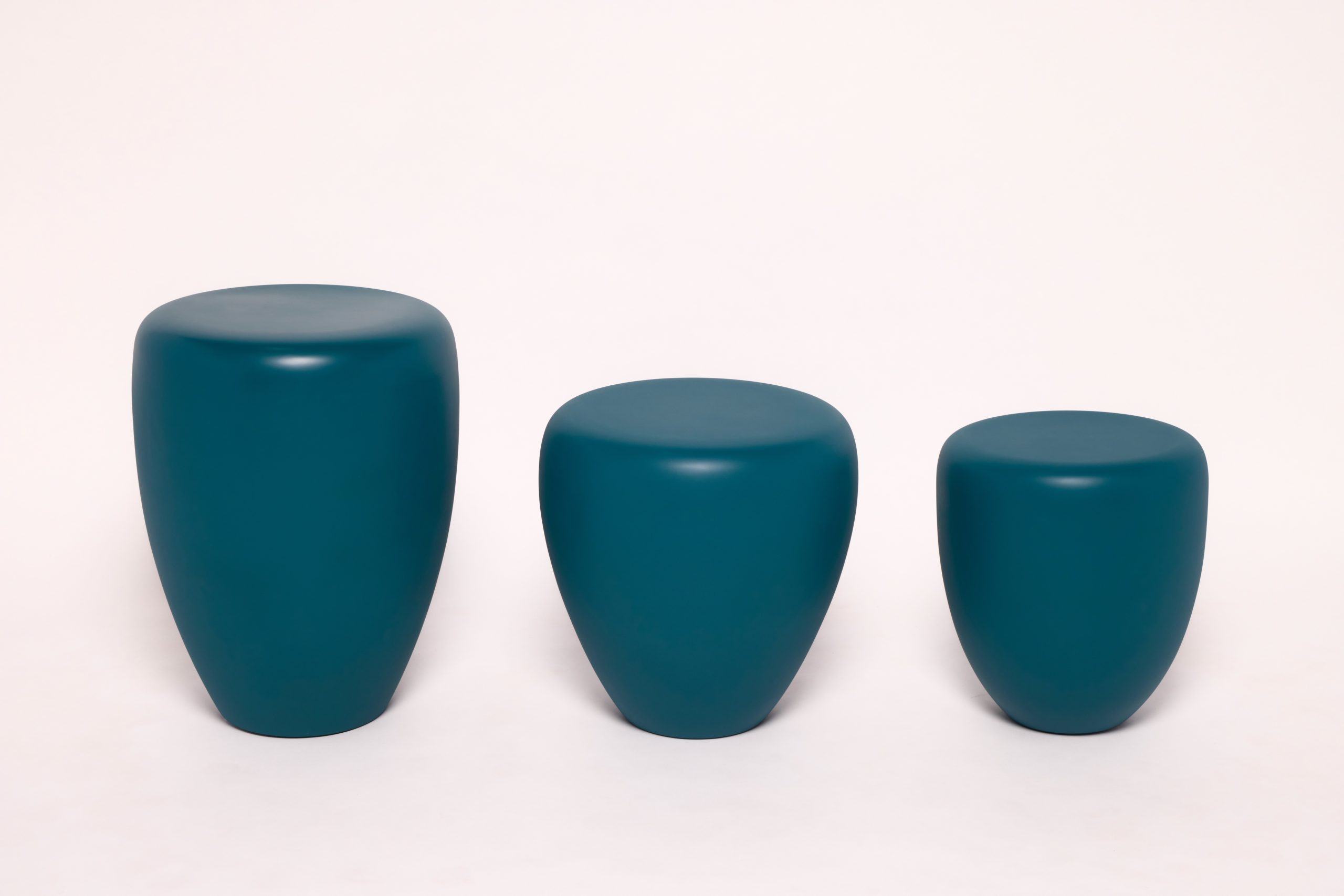 InvisibleCollection_RedaAmalou_DotSideTable_Peacock_Mat