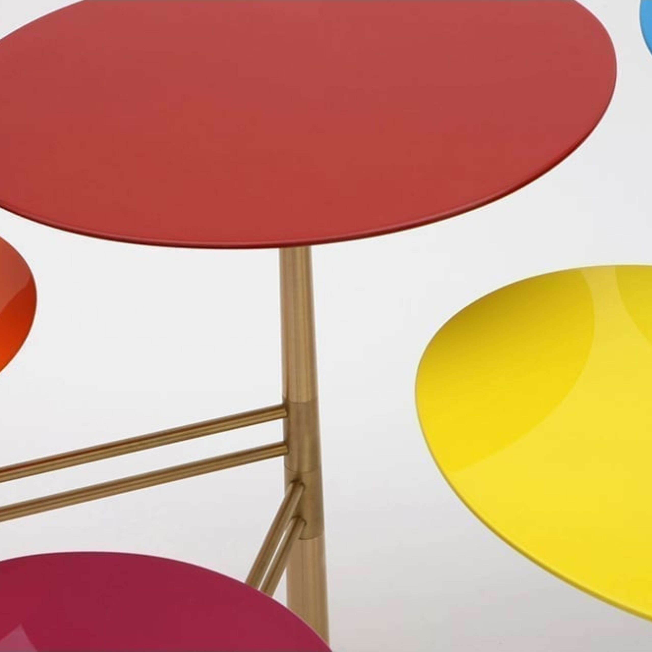 InvisibleCollection_NadaDebs_PebbleCoffeeTableSmarties_Hover