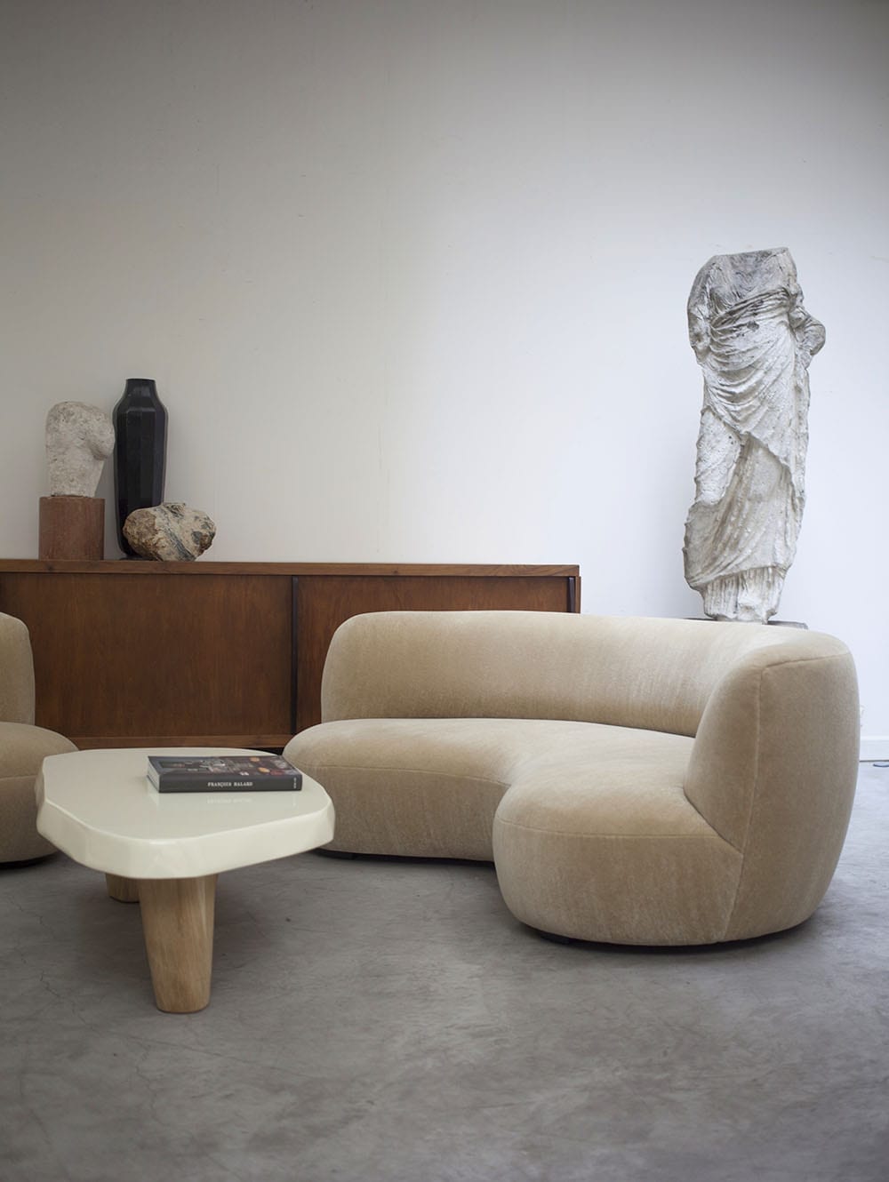 TheInvisibleCollection_PierreAugustinRose_190_Sofa
