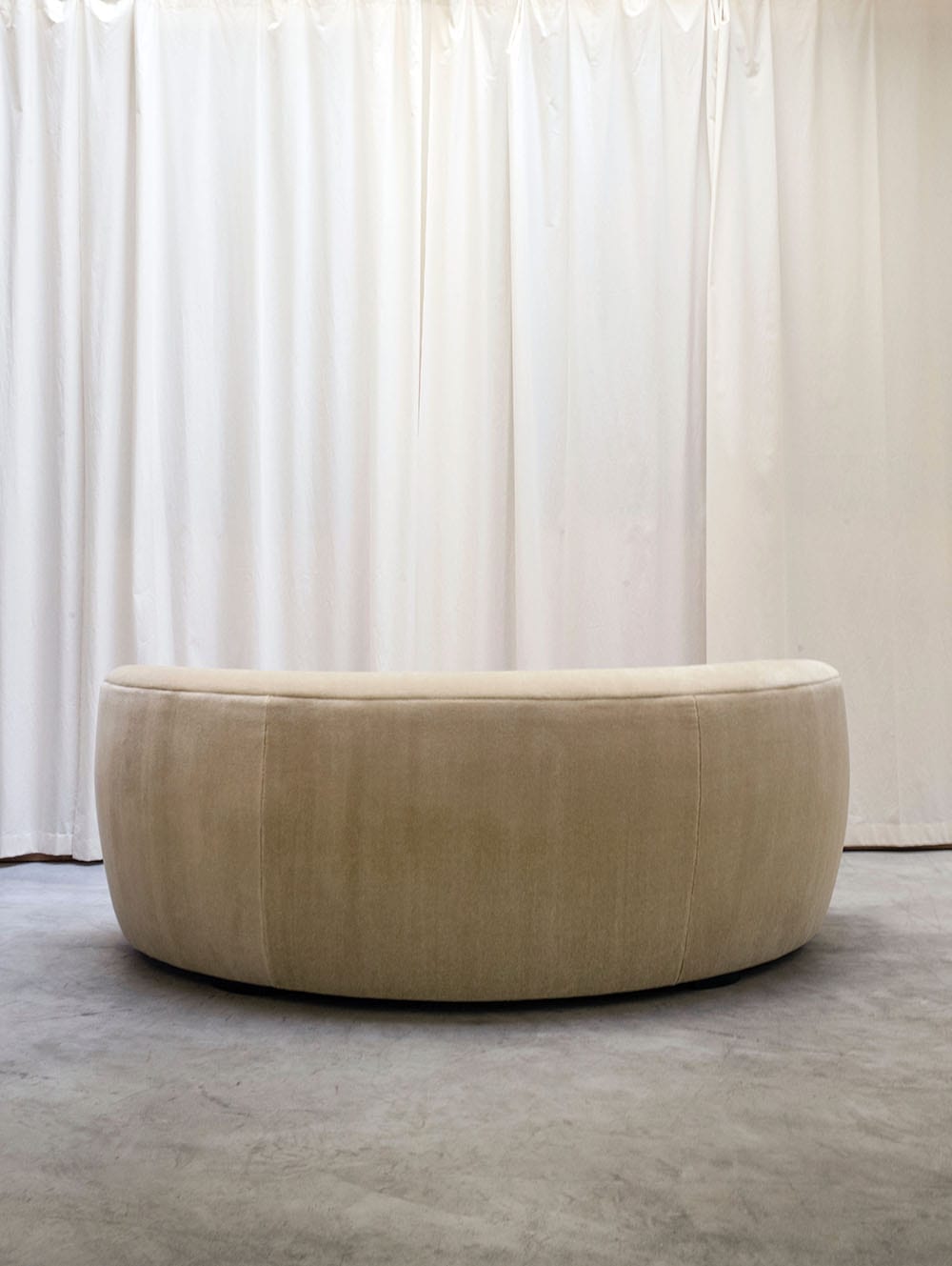 Theinvisiblecollection_PierreAugustinRose_Sofa_back