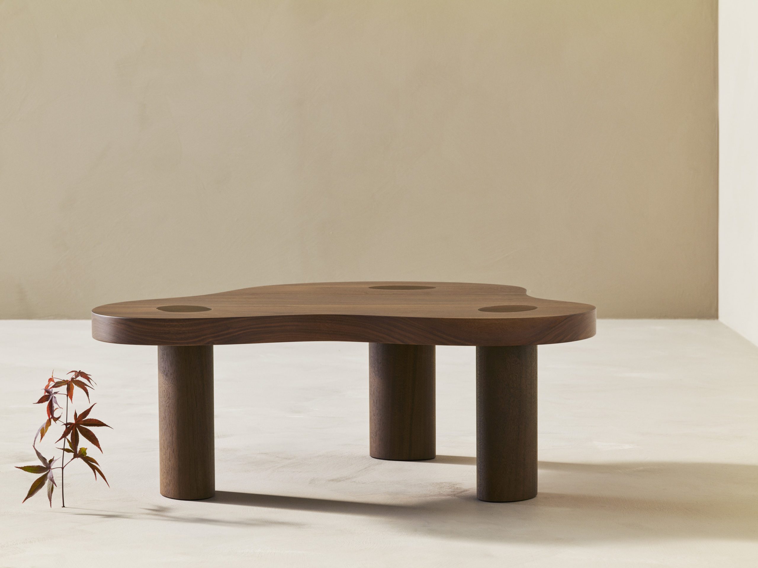 TheInvisibleCollection_LouiseLiljencrantz_Mini Cloud Table Walnut Classic_2
