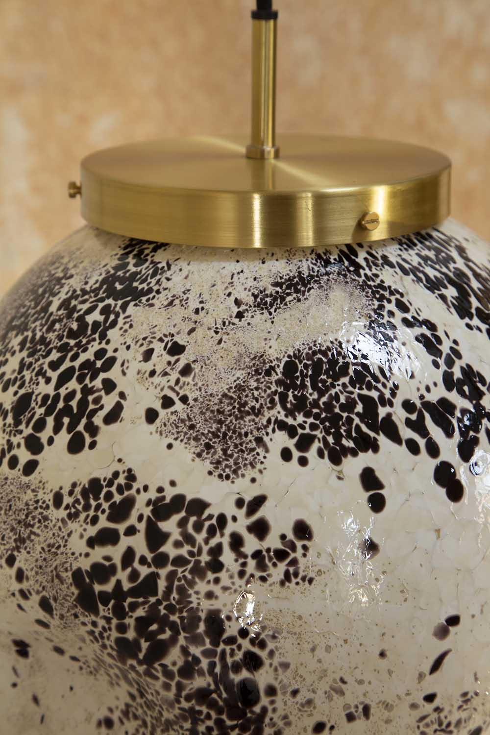 TheInvisibleCollection_PierreGonalons_Lamp_Black&White_Detail2