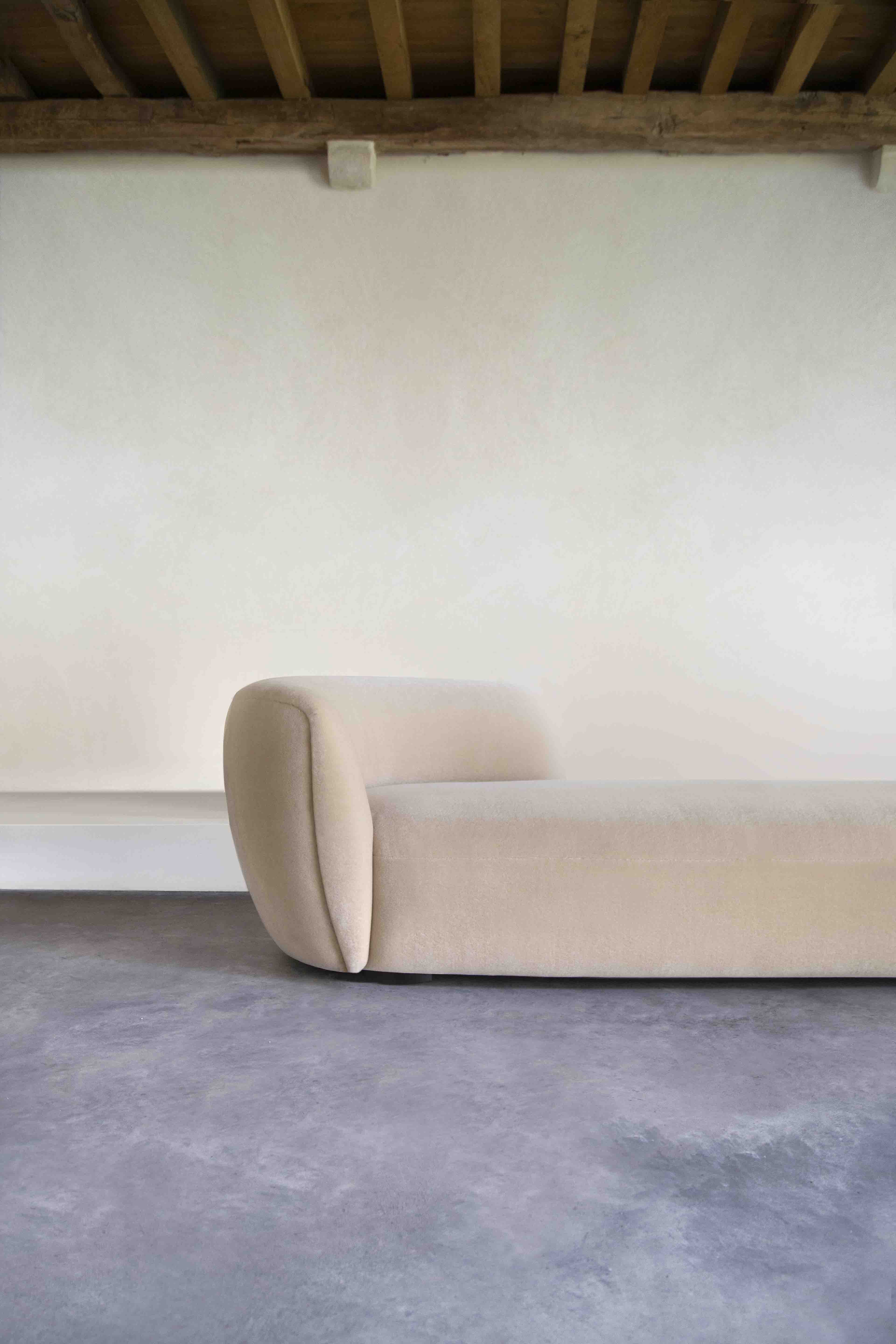 TheInvisibleCollection_PierreAugustinRose_ConfidentSofa2