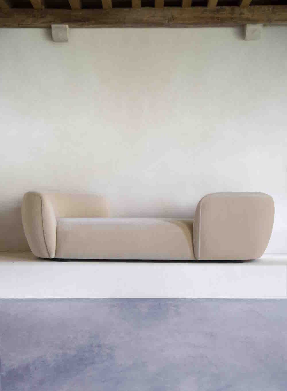 TheInvisibleCollection_PierreAugustinRose_ConfidentSofa3