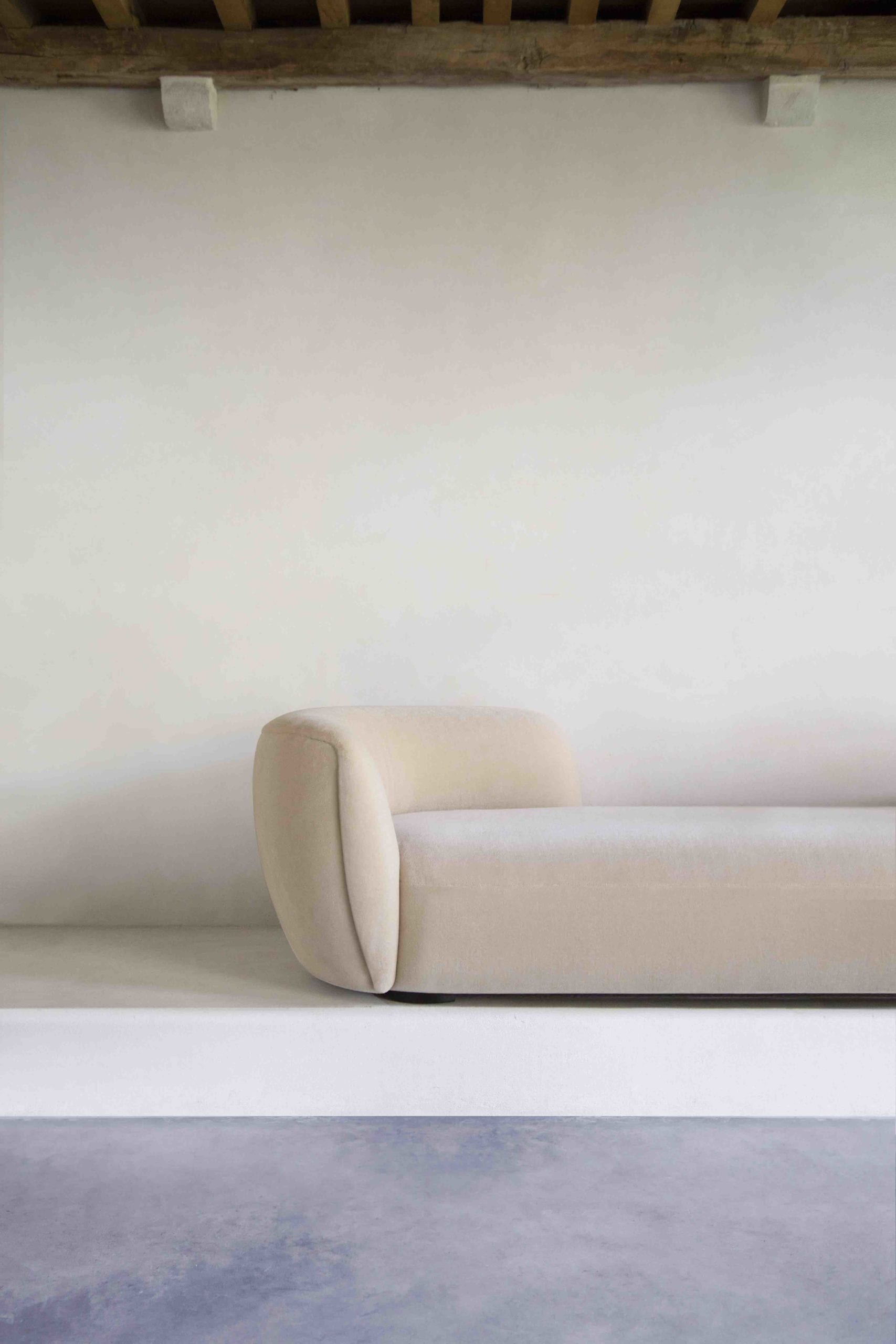TheInvisibleCollection_PierreAugustinRose_ConfidentSofa4