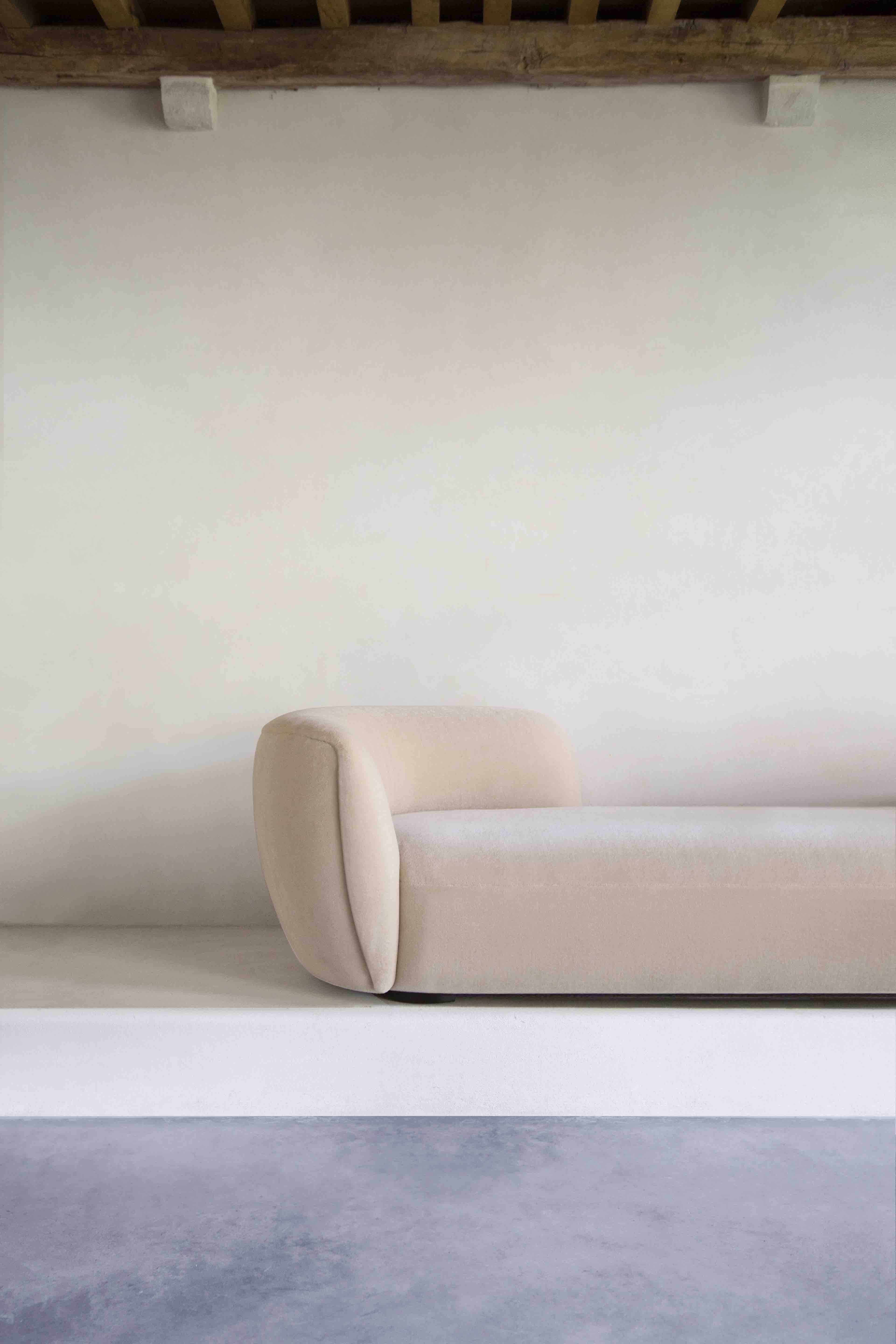 TheInvisibleCollection_PierreAugustinRose_ConfidentSofa4