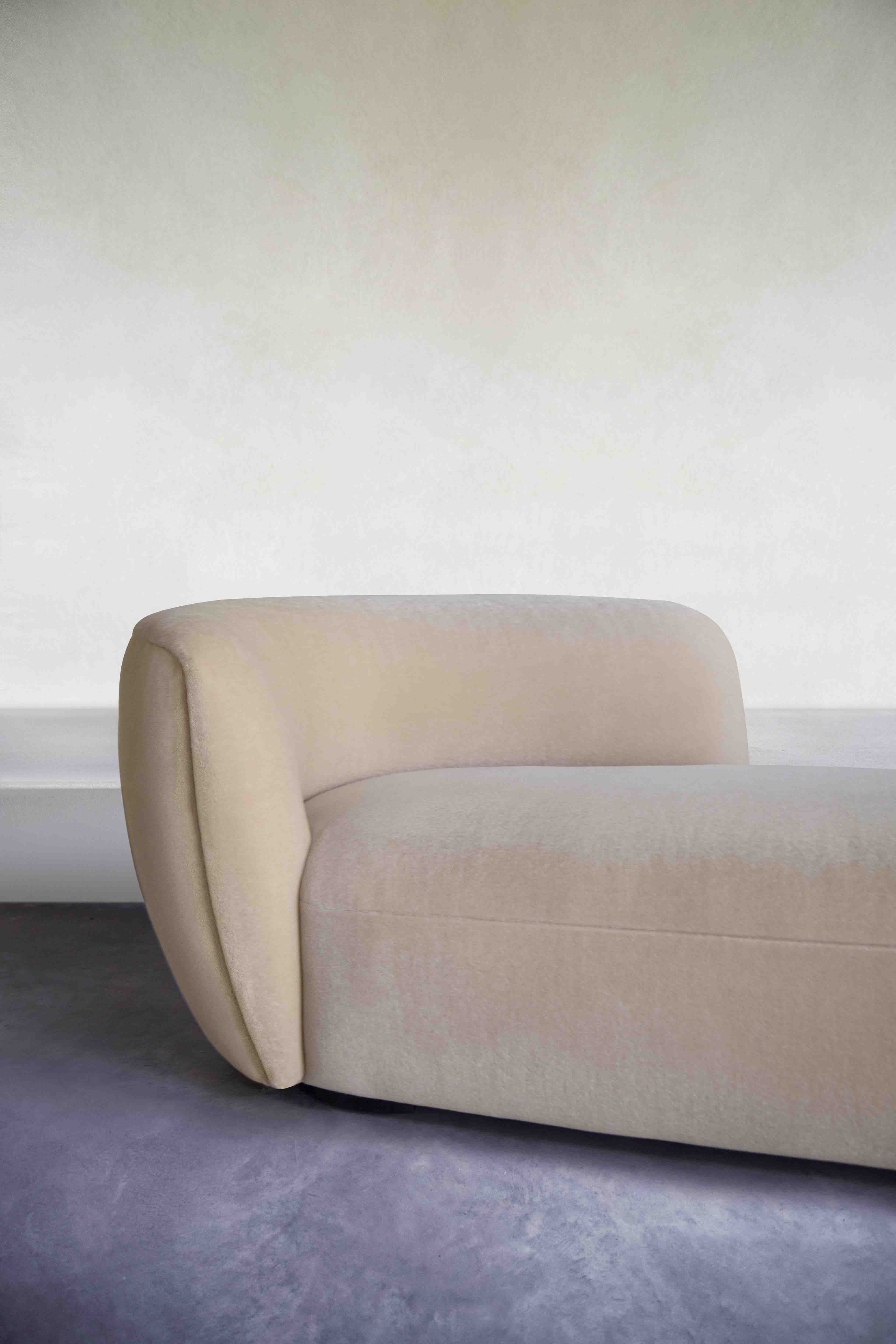 TheInvisibleCollection_PierreAugustinRose_ConfidentSofa6