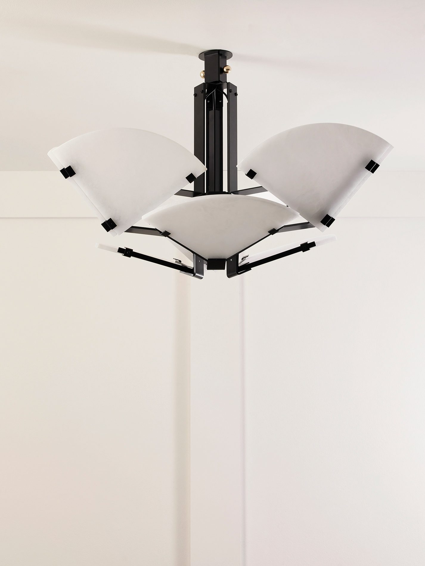 InvisibleColelction_GalerieMCDE_Quart De Rond Ceiling Lamp_SUS102A_1