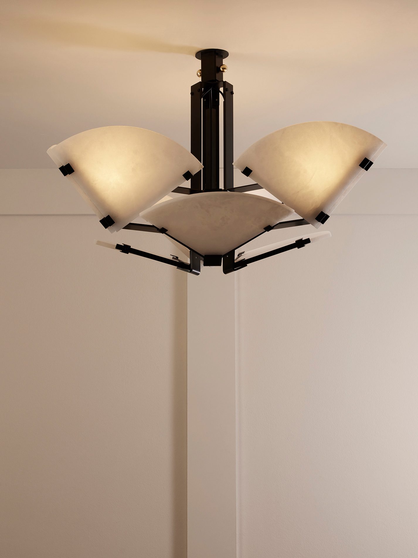 InvisibleColelction_GalerieMCDE_Quart De Rond Ceiling Lamp_SUS102A_2