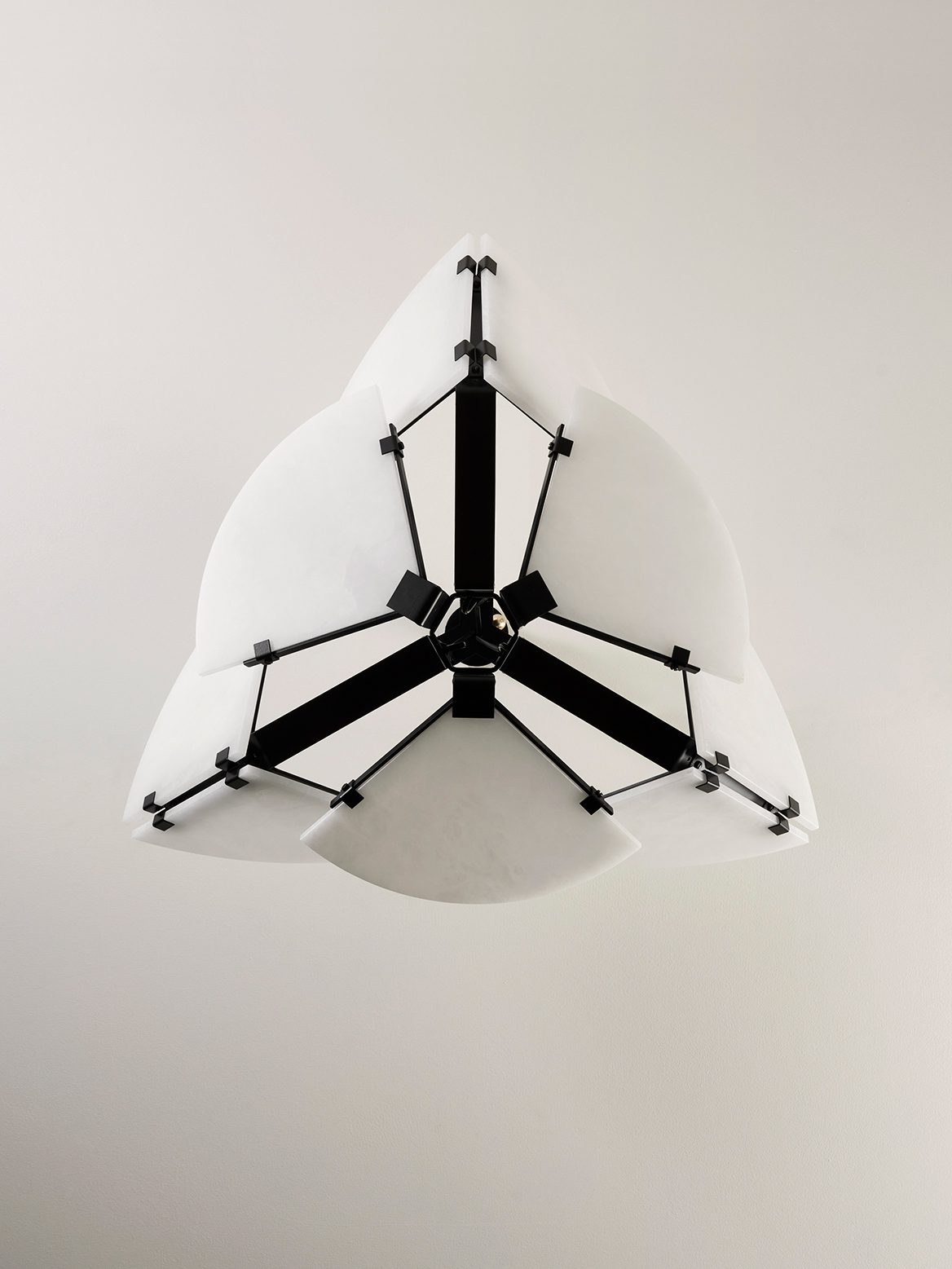 InvisibleColelction_GalerieMCDE_Quart De Rond Ceiling Lamp_SUS102A_4