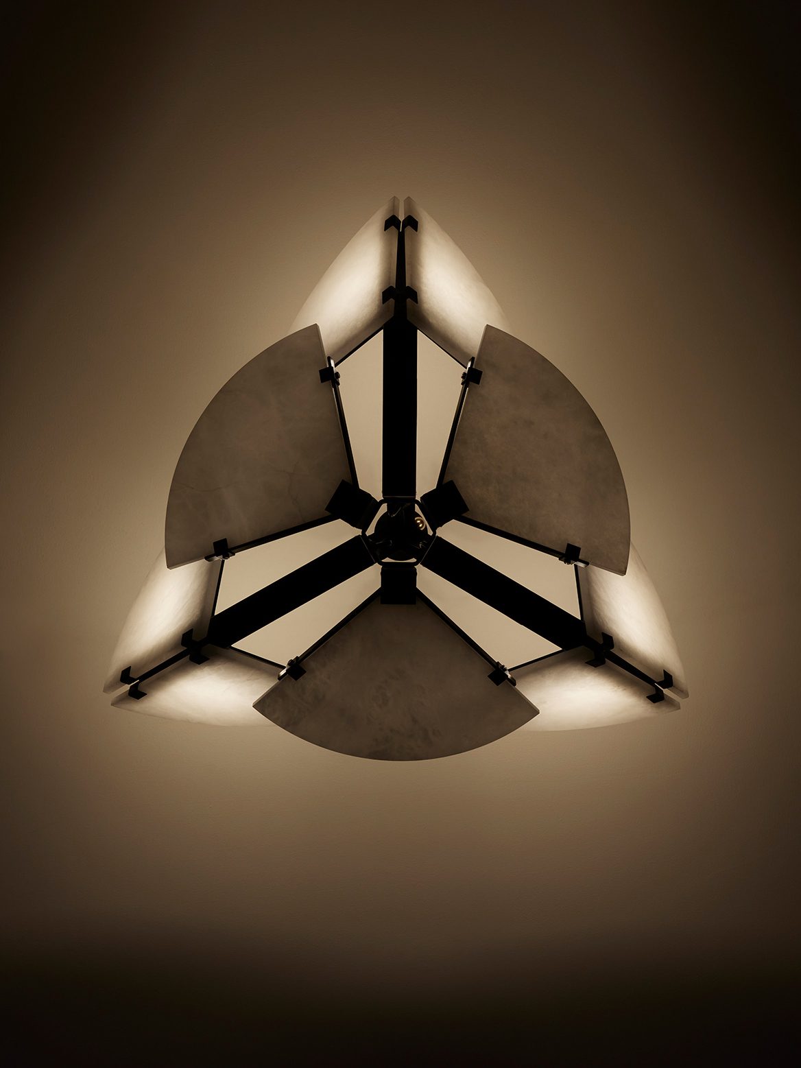InvisibleColelction_GalerieMCDE_Quart De Rond Ceiling Lamp_SUS102A_6