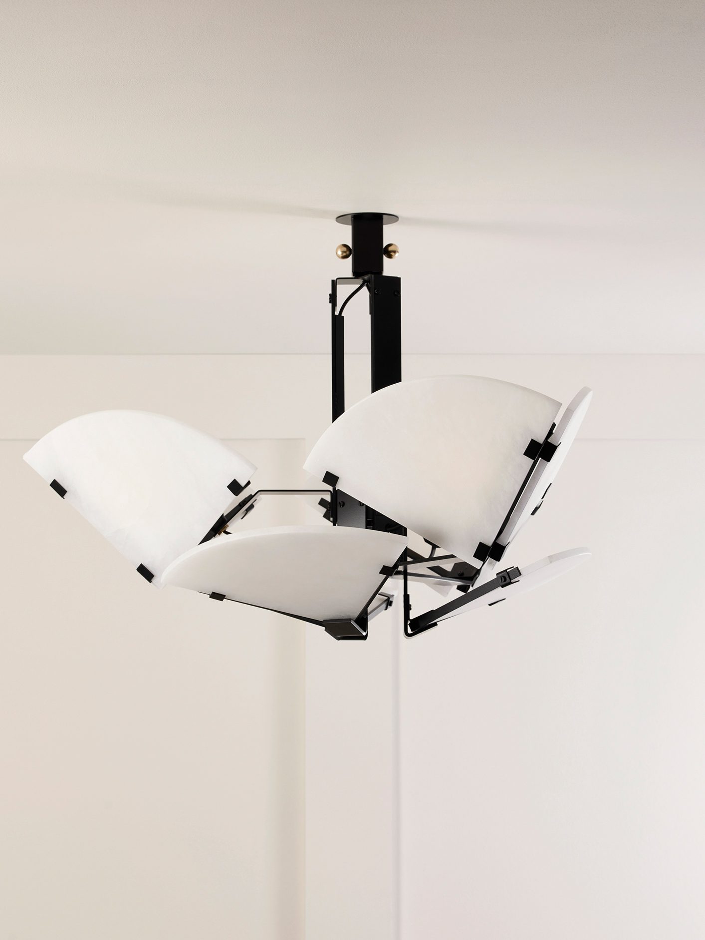 InvisibleColelction_GalerieMCDE_Quart De Rond Ceiling Lamp_SUS102A_7