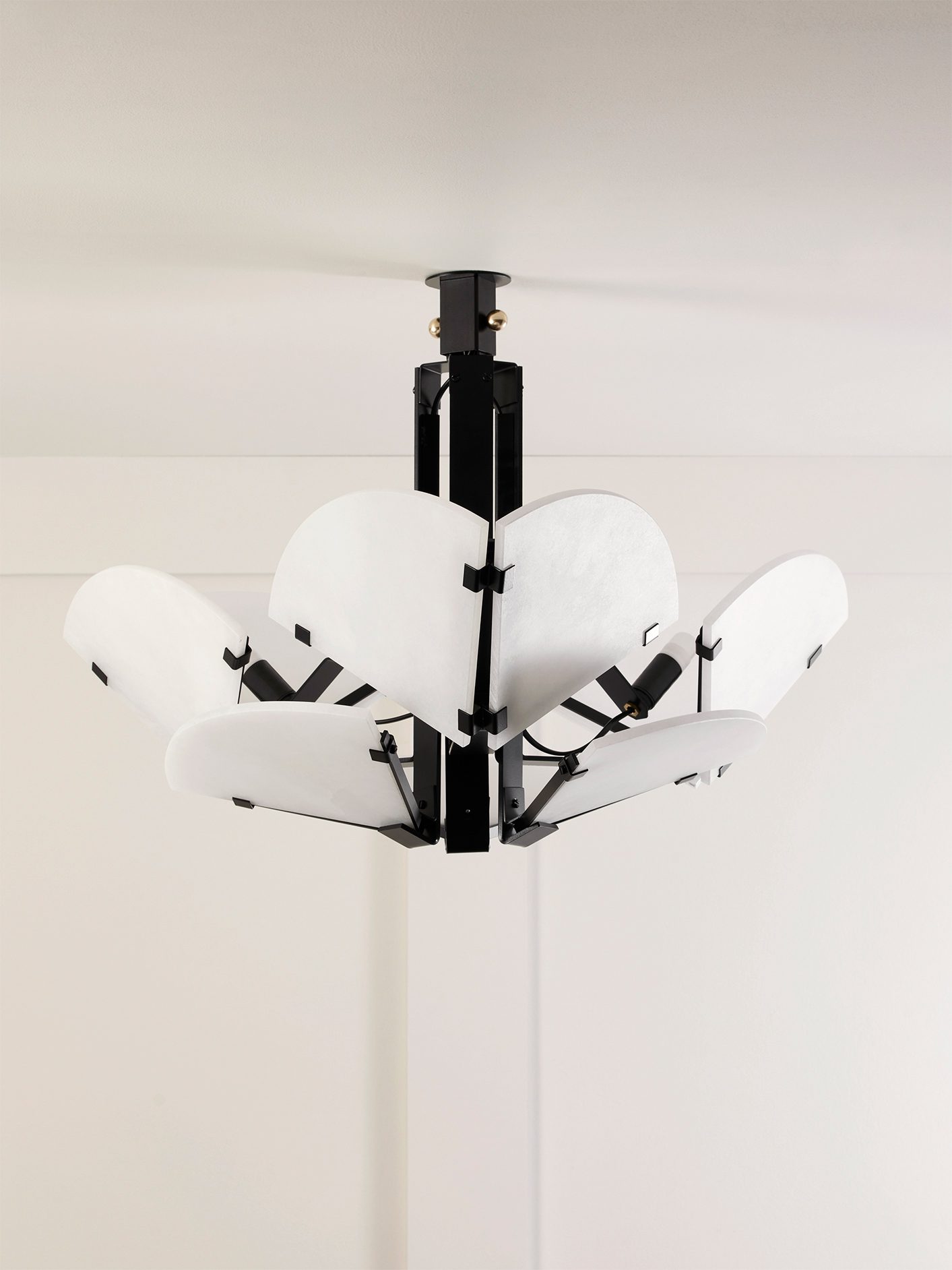 InvisibleColelction_GalerieMCDE_Quart De Rond Ceiling Lamp_SUS102A_8
