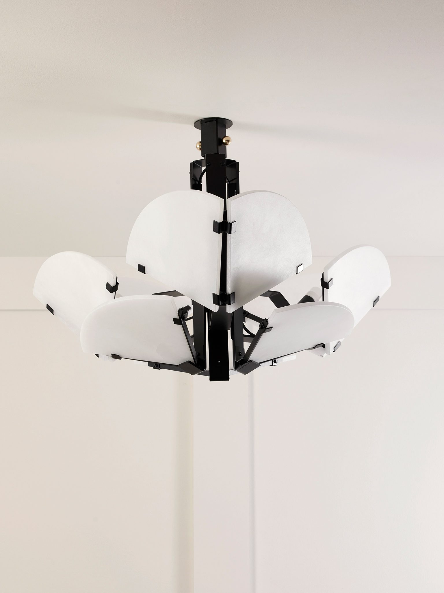 InvisibleColelction_GalerieMCDE_Quart De Rond Ceiling Lamp_SUS102A_9
