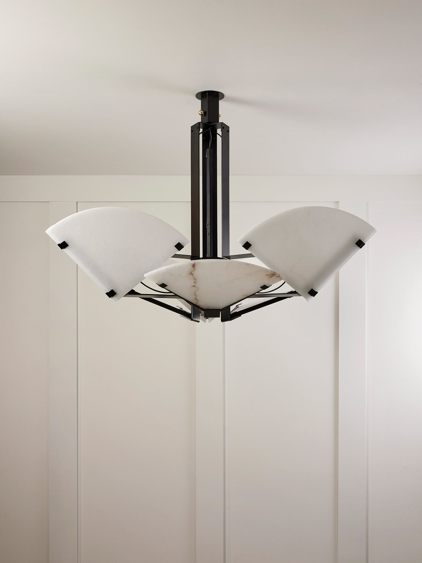InvisibleColelction_GalerieMCDE_Quart De Rond Ceiling Lamp_SUS102B_1