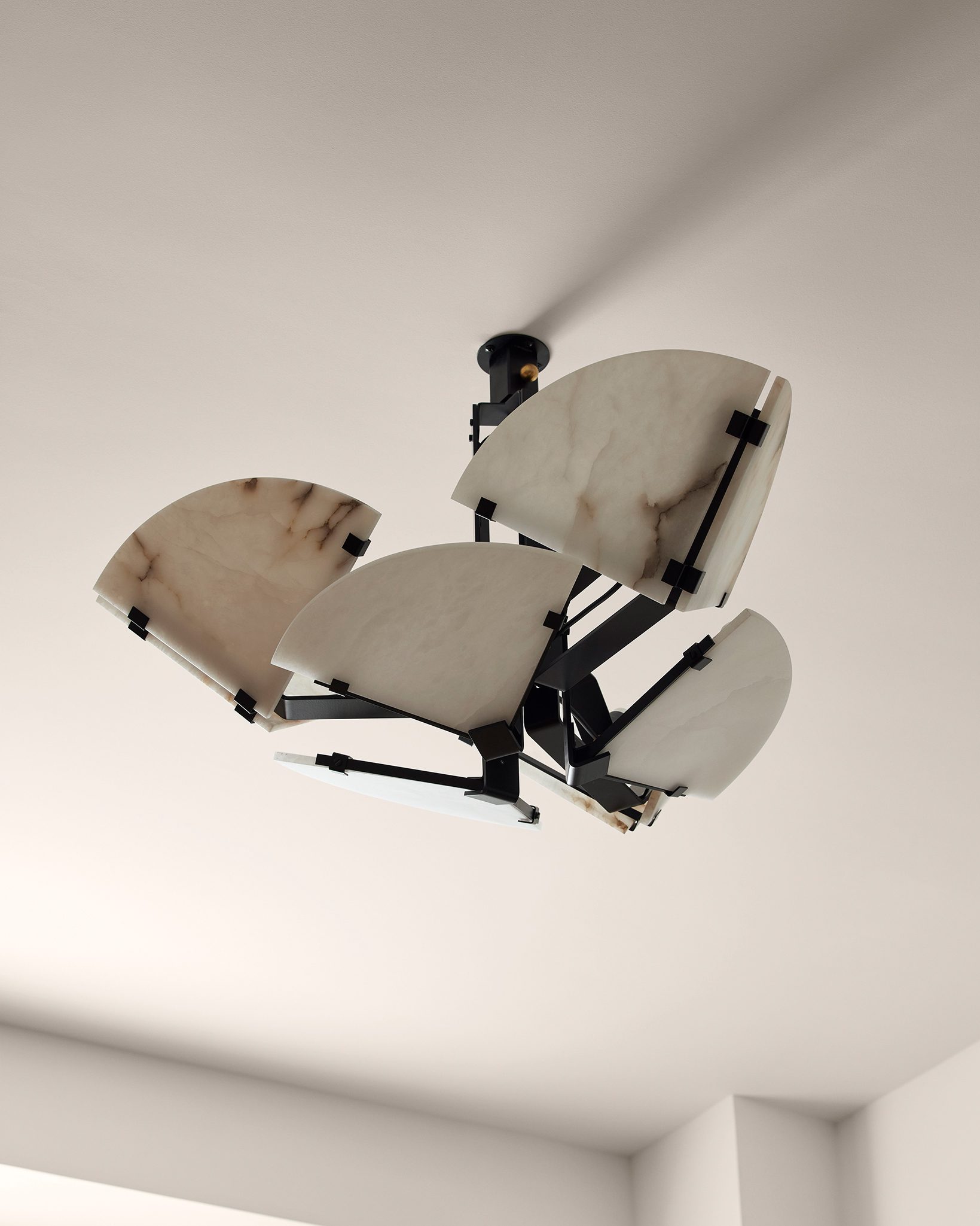 InvisibleColelction_GalerieMCDE_Quart De Rond Ceiling Lamp_SUS102B_10