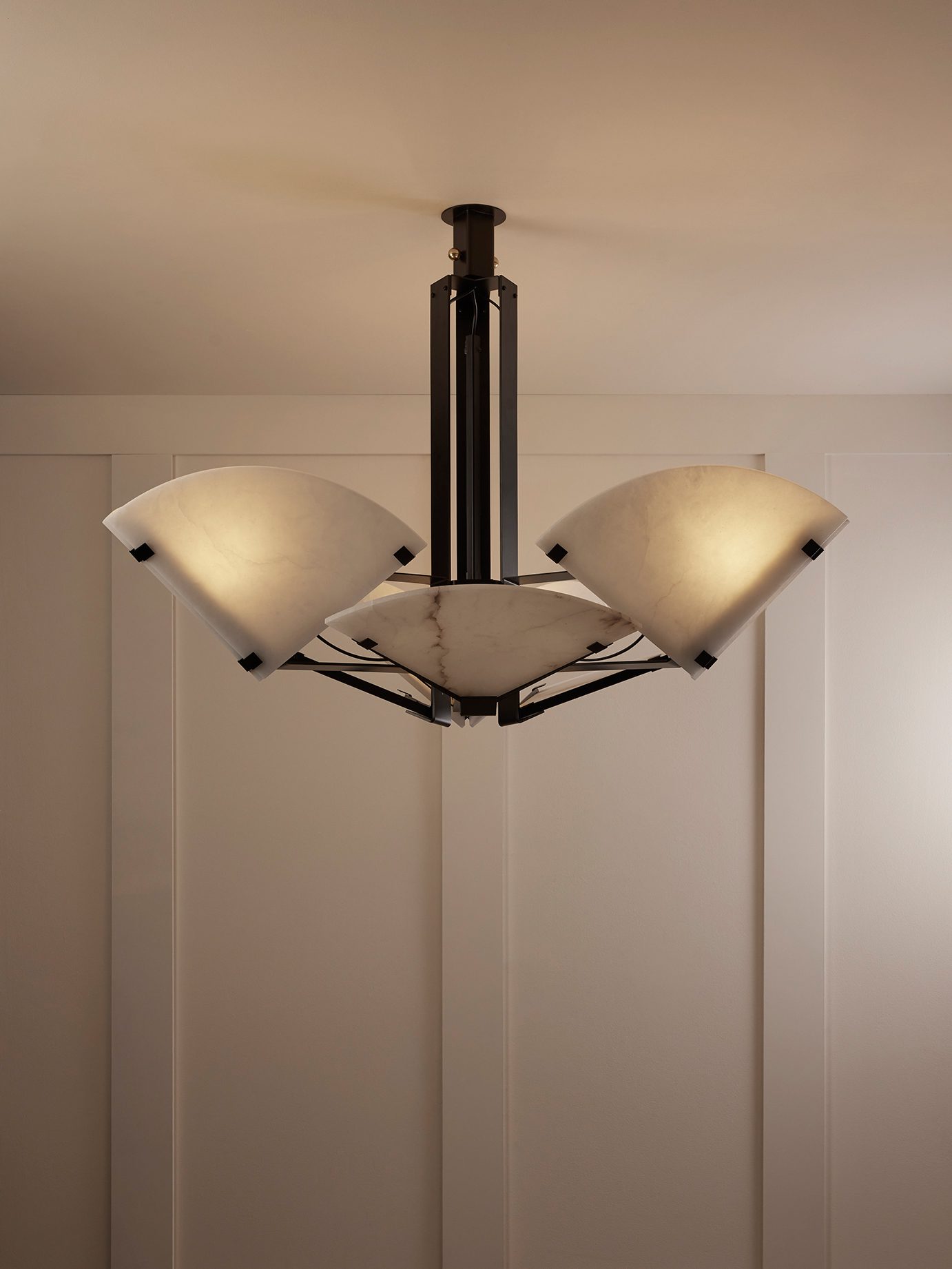 InvisibleColelction_GalerieMCDE_Quart De Rond Ceiling Lamp_SUS102B_2