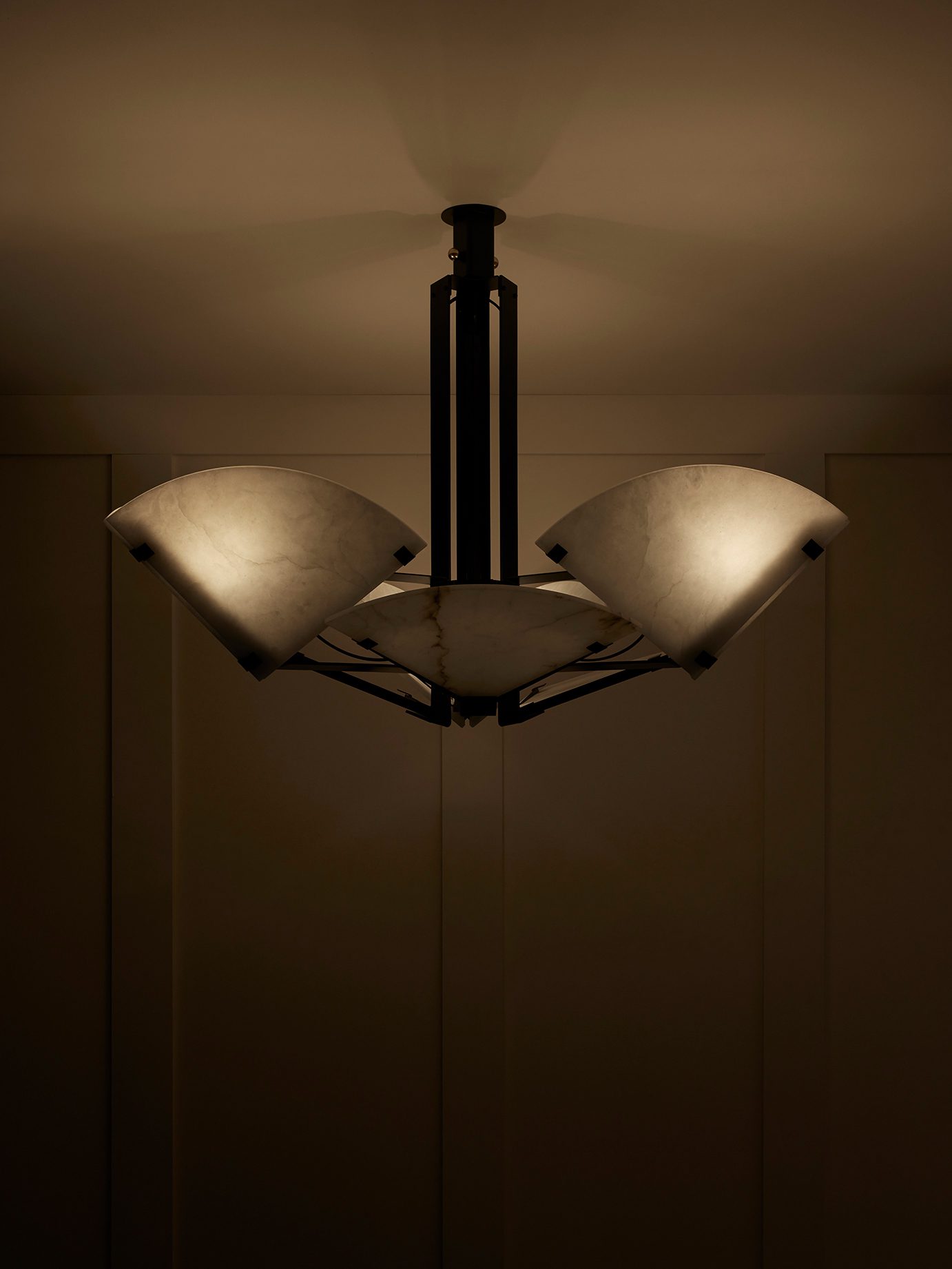 InvisibleColelction_GalerieMCDE_Quart De Rond Ceiling Lamp_SUS102B_3
