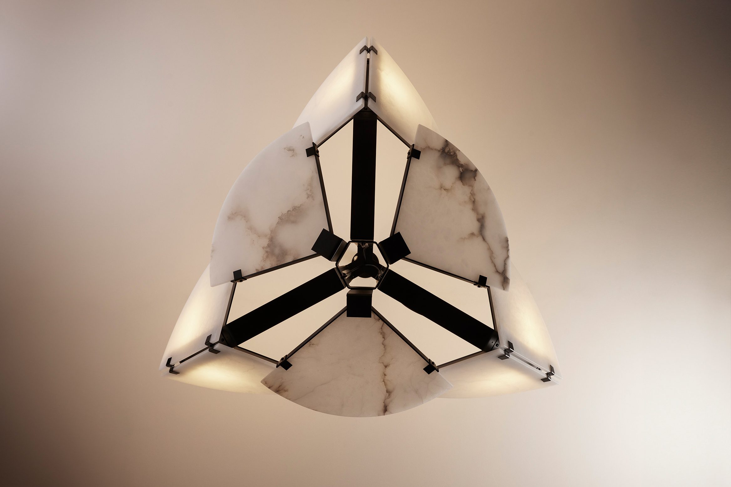 InvisibleColelction_GalerieMCDE_Quart De Rond Ceiling Lamp_SUS102B_5