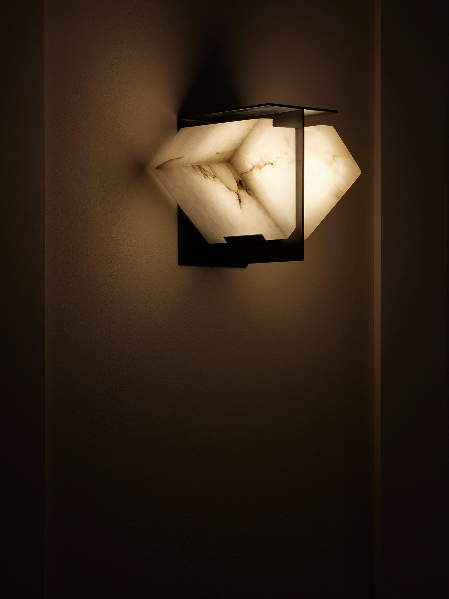 InvisibleCollection_GalerieMCDE_Double Sided Wall Lamp_DMA 120A_6