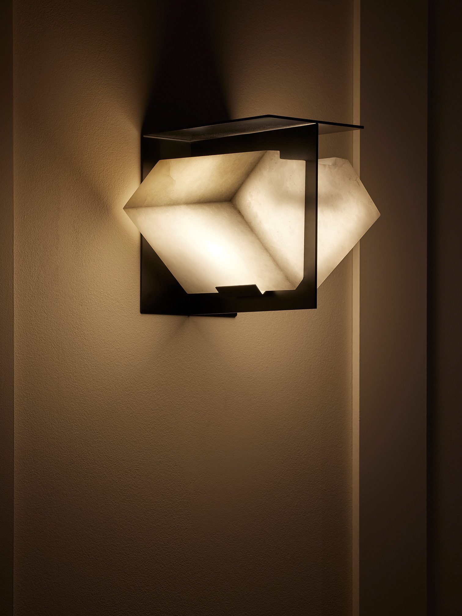 InvisibleCollection_GalerieMCDE_Double Sided Wall Lamp_DMA 120B_6