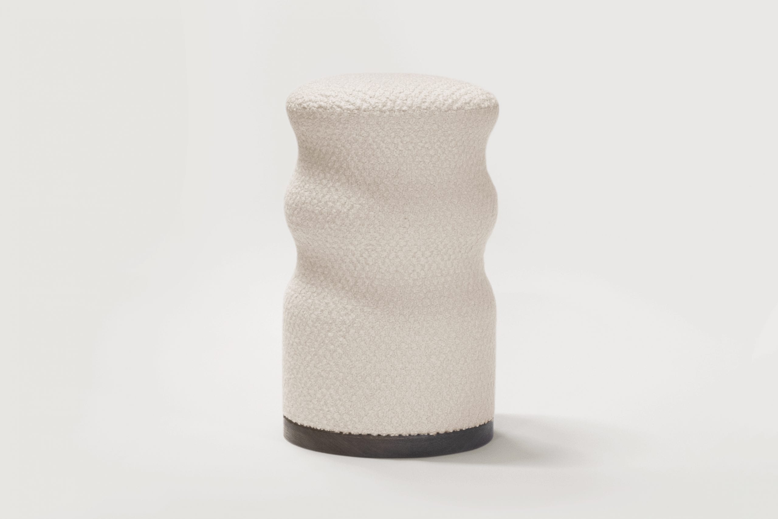 TheInvisibleCollection_FrancescoBalzano_LouiseStool_1-ivoire-HD'