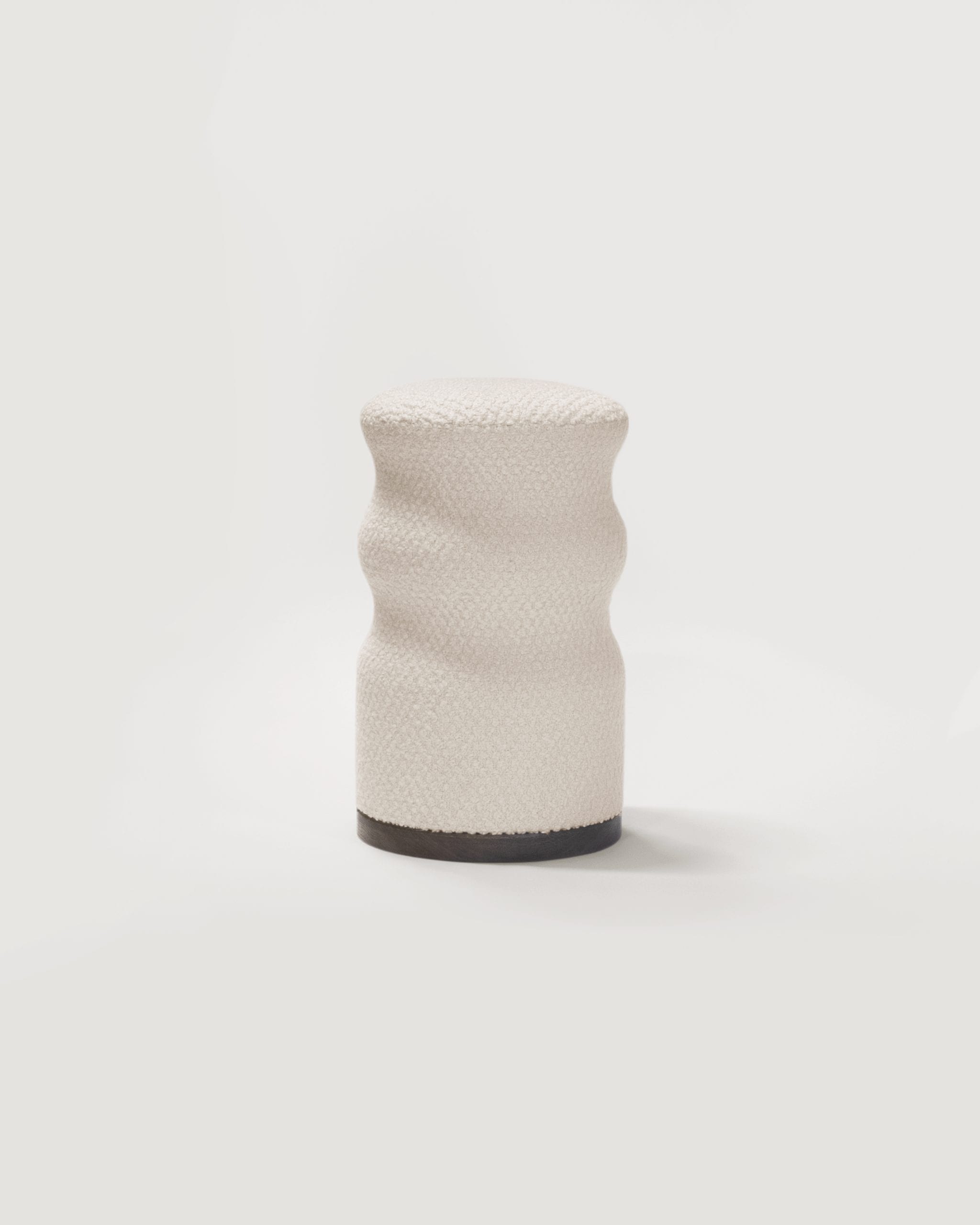 TheInvisibleCollection_FrancescoBalzano_LouiseStool_1-ivoire-HD