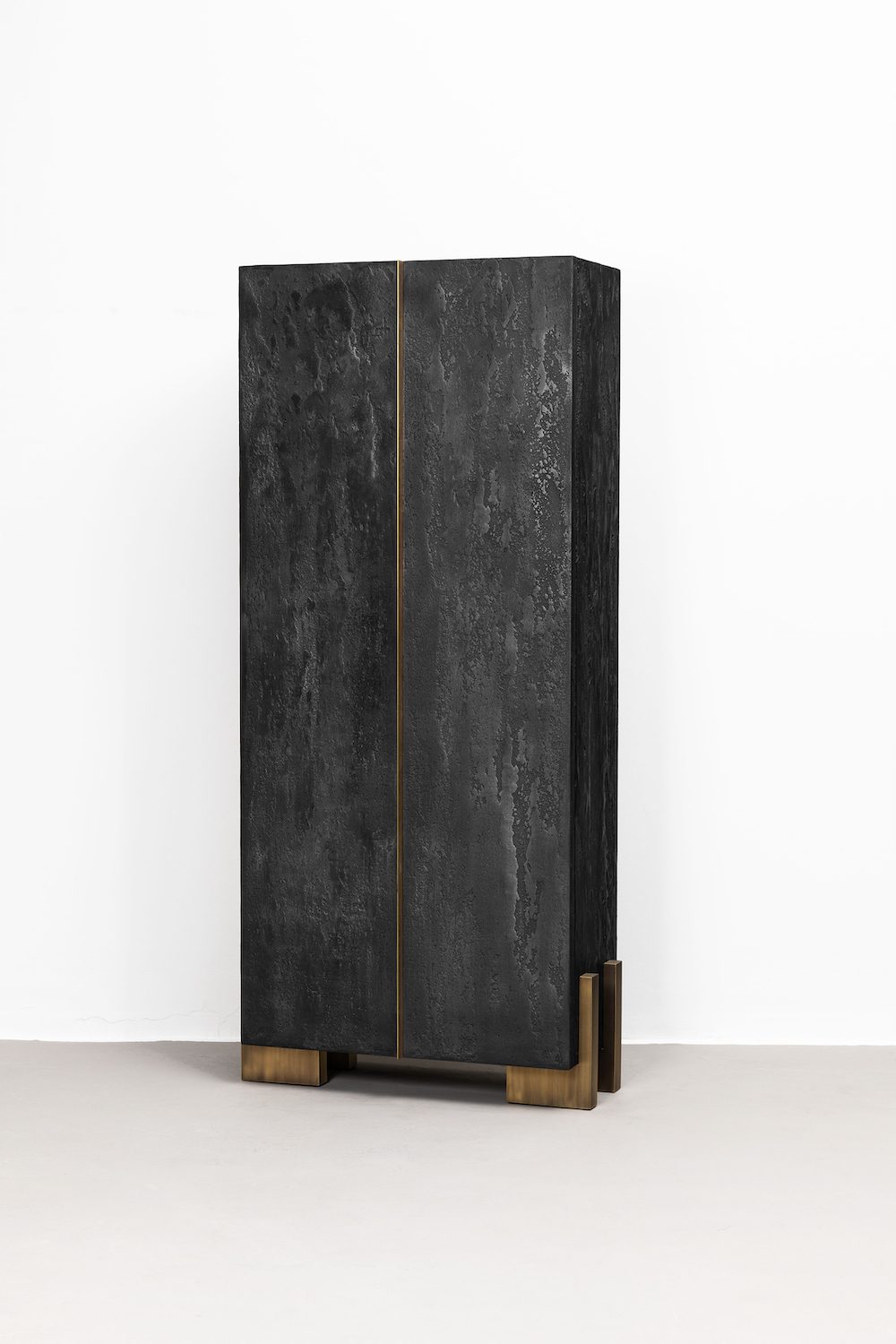 TheInvisibleCollection_PierreBonnefille_CabinetBloc_Carbone_01