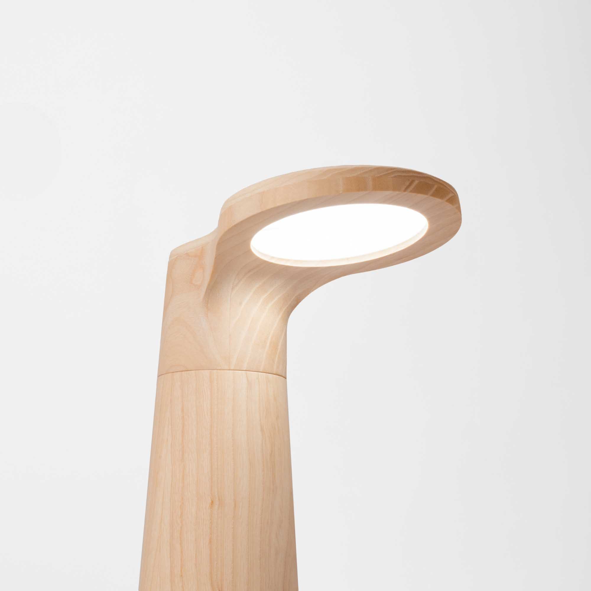 TheInvisibleCollection_IsatoPrugger_StudioLamp_whiteAsh02