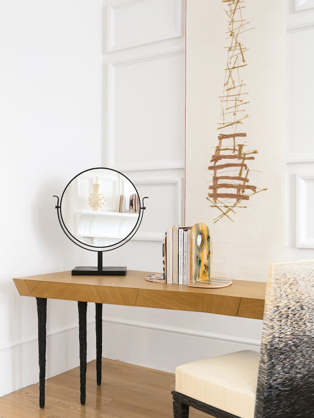 TheInvisibleCollection_PintoInsitu_QueensGate_ArcaneDesk
