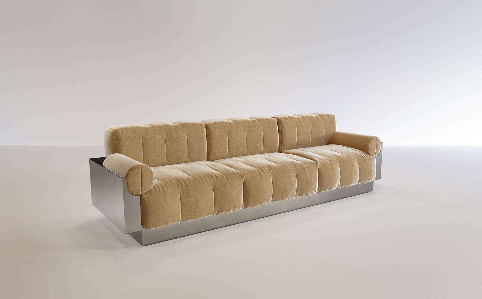 TheInvisibleCollection_Sandra_Benhamou_Mia_Sofa_03
