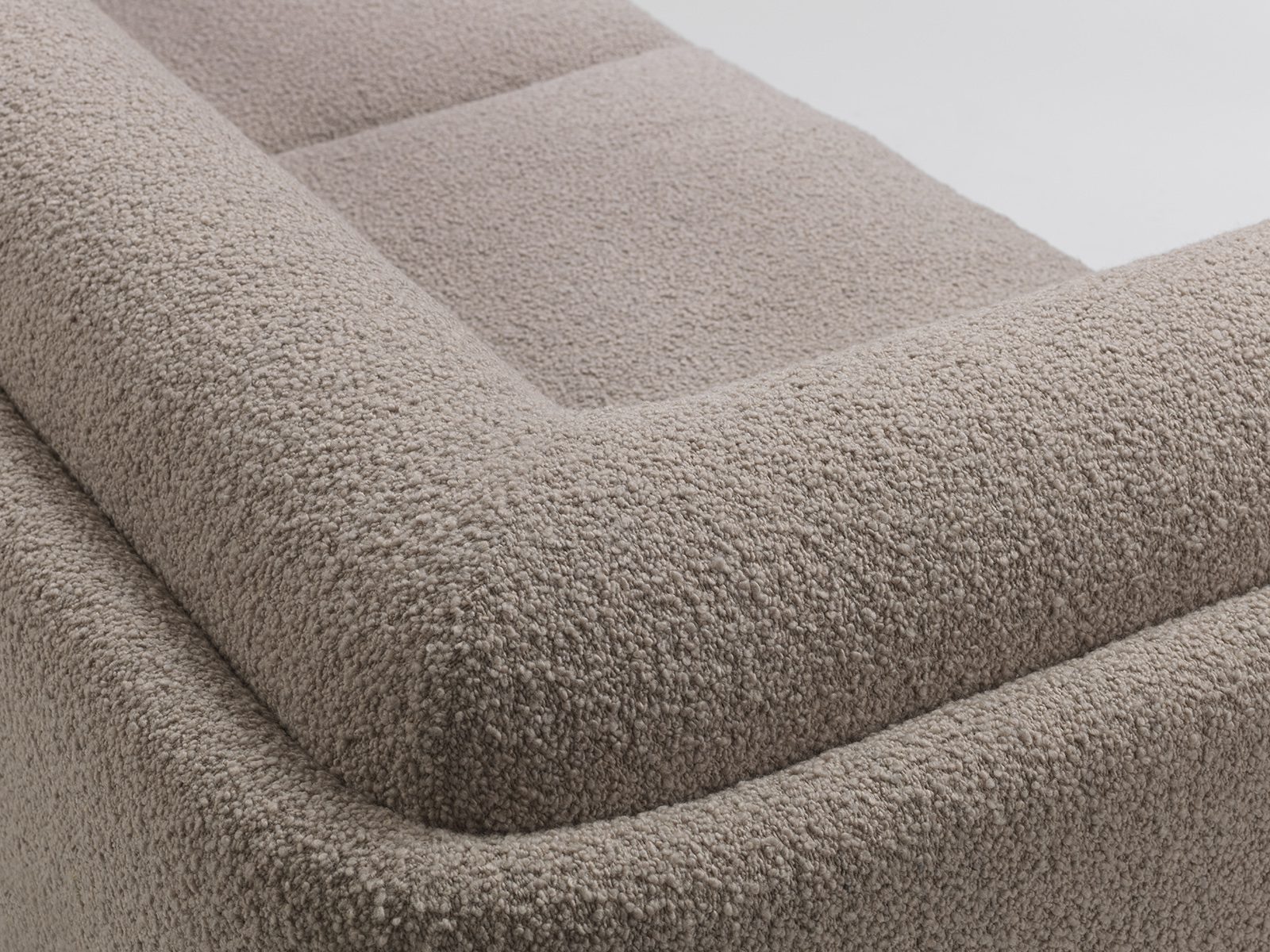 TheInvisibleCollection_CharlotteBiltgen_Eileen-Sofa1