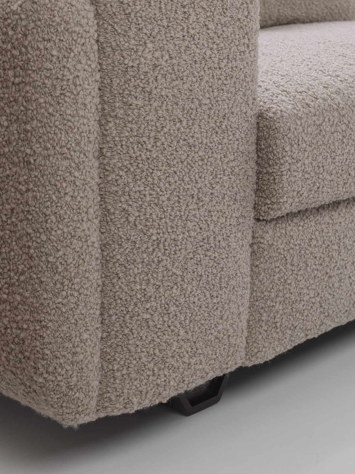 TheInvisibleCollection_CharlotteBiltgen_Eileen-Sofa6