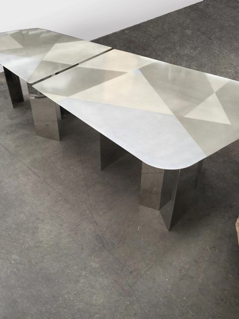 TheInvisibleCollection_Bistmut_Table_Shadows_4