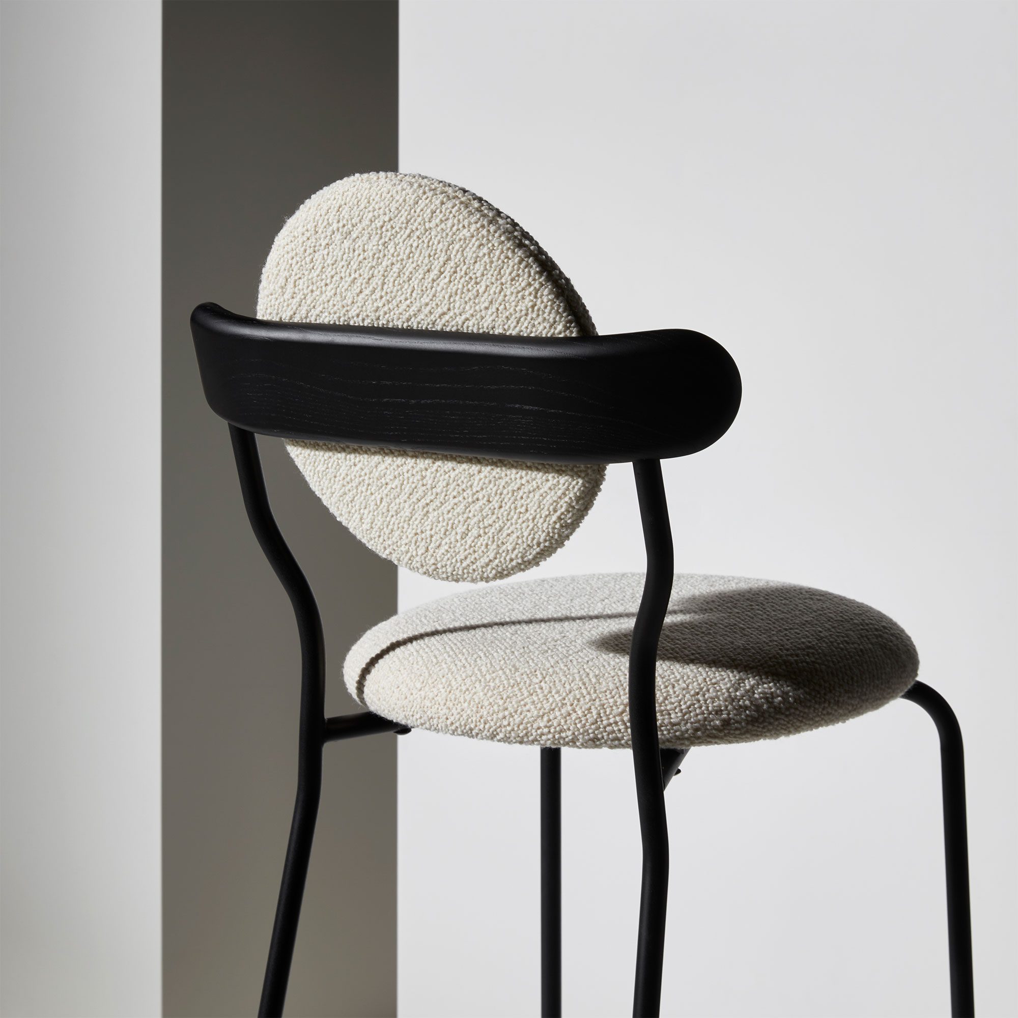 TheInvisibleCollection_LaChance_PlanetChair_26