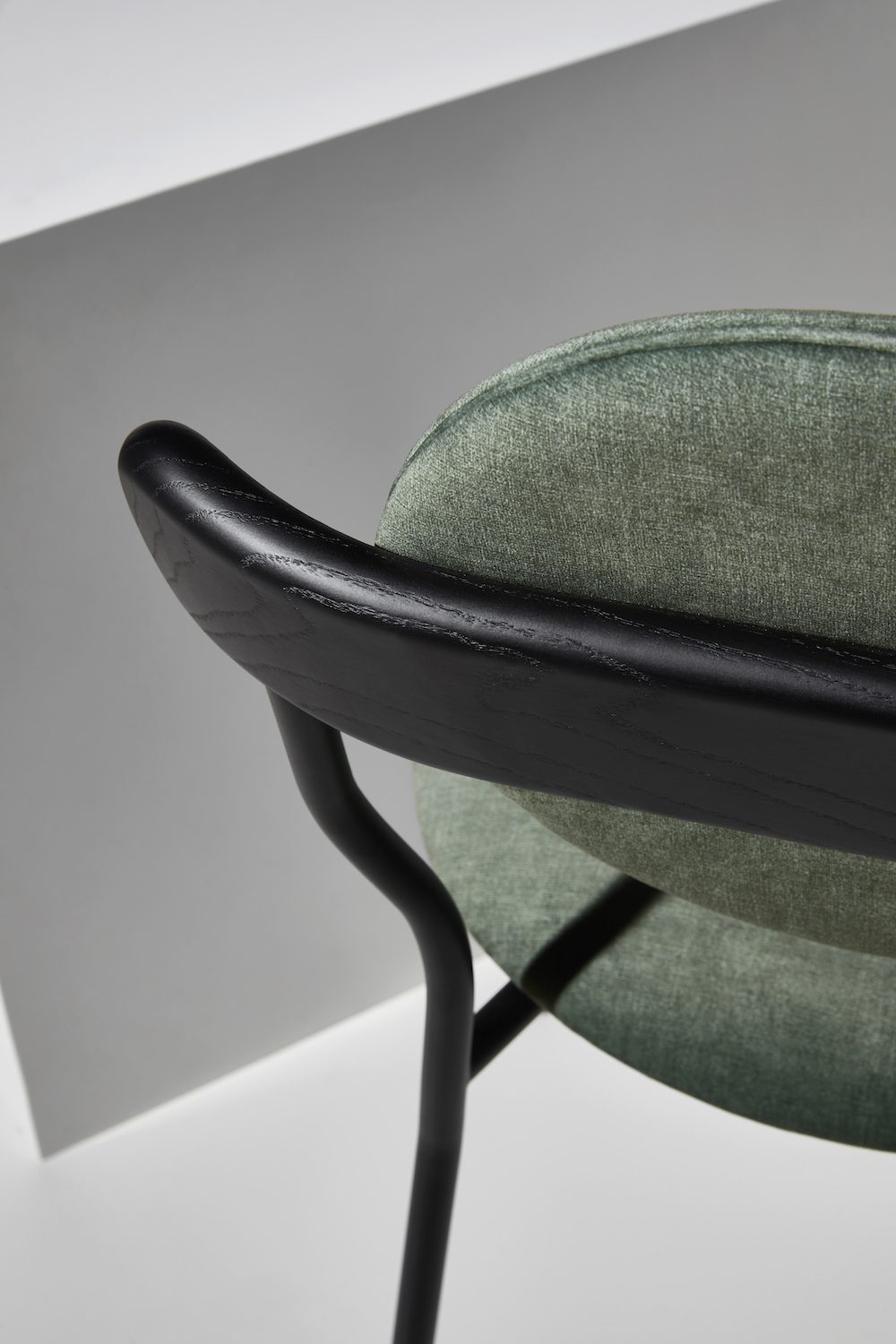 TheInvisibleCollection_LaChance_PlanetChair_7