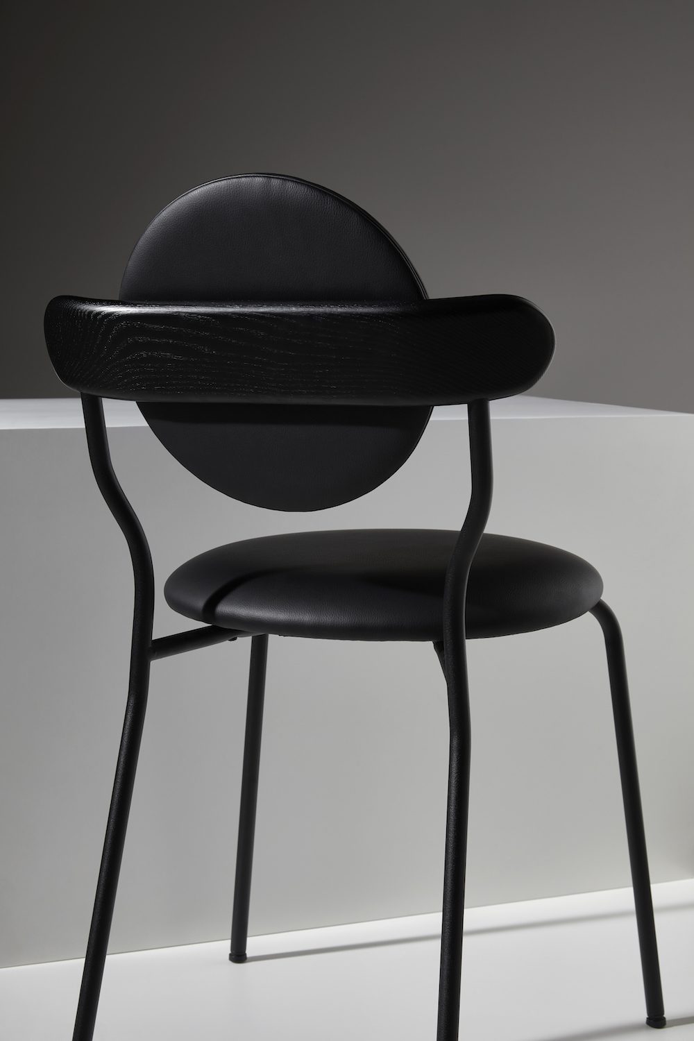 TheInvisibleCollection_LaChance_PlanetChair_9