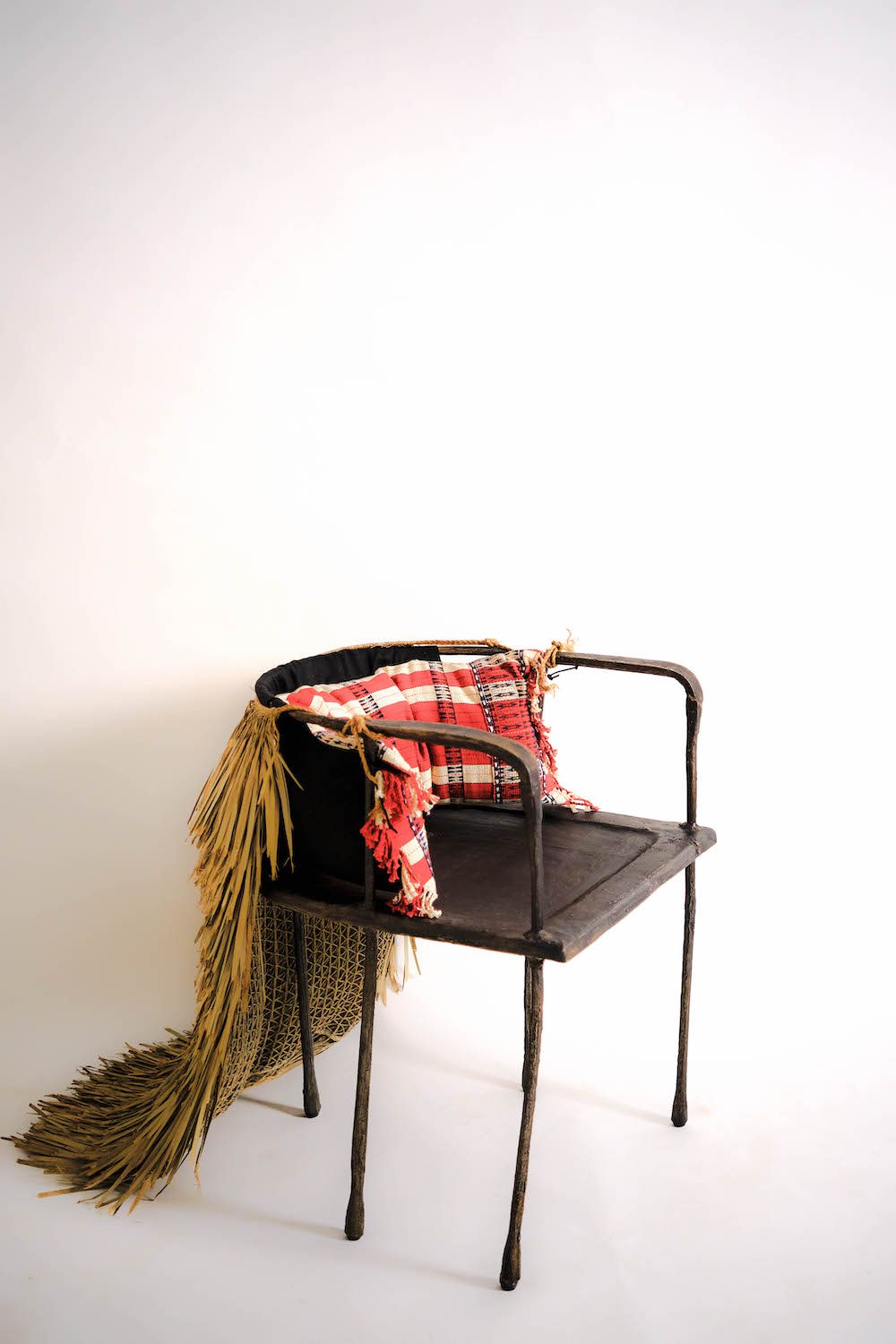 TheInvisibleCollection_AtelierAshieshShah_NagaChair_7