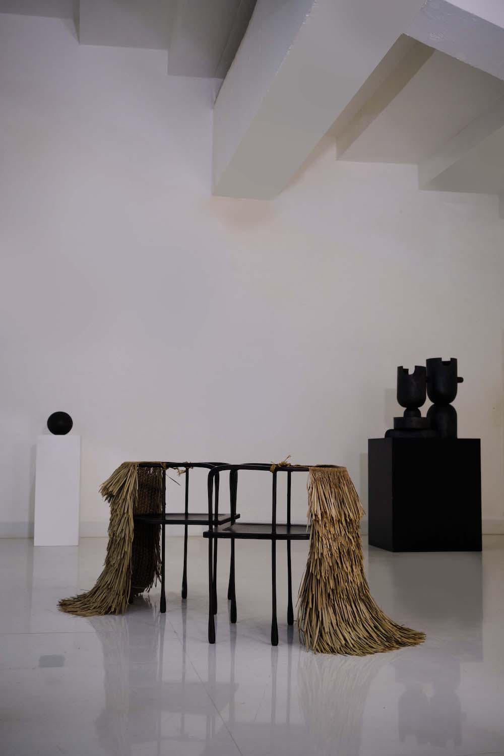 TheInvisibleCollection_AtelierAshieshShah_NagaChair_9