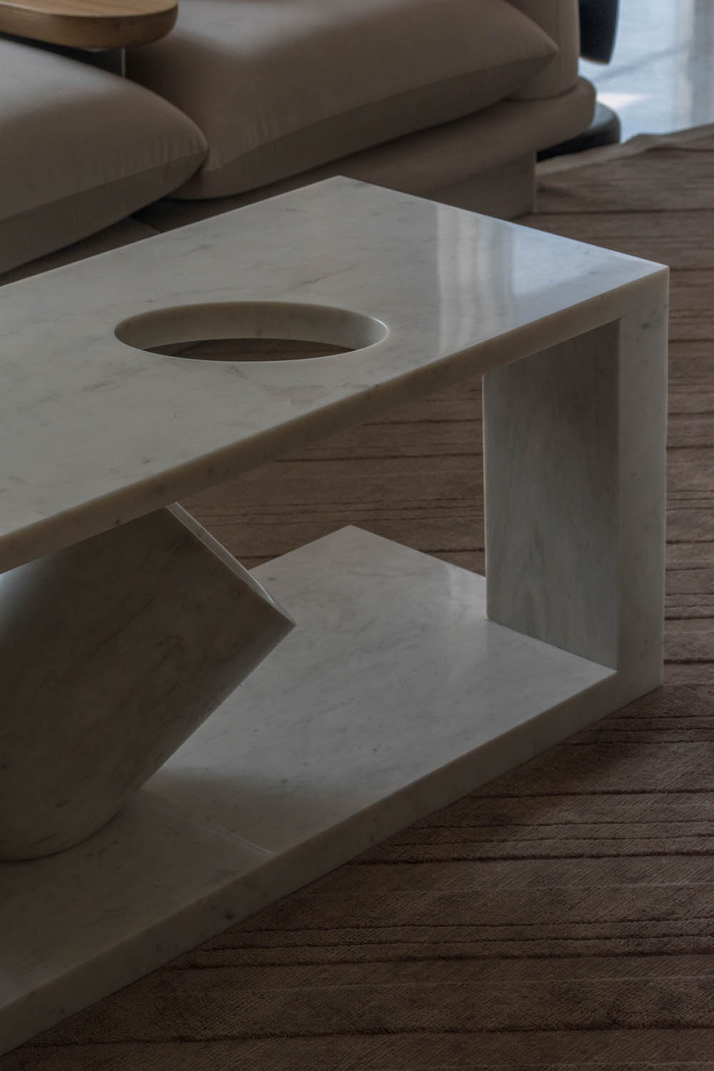 TheInvisibleCollection_AtelierAshieshShah_OculusTable_2