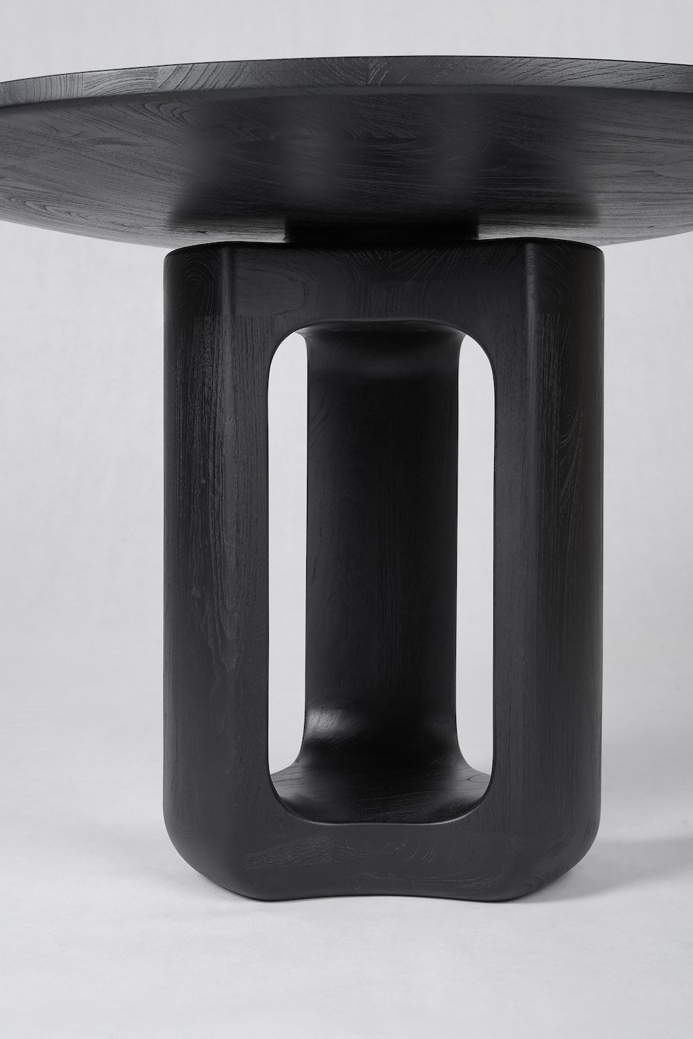 TheInvisibleCollection_AtelierPendhapa_DeepahCircularBlackTeak_1