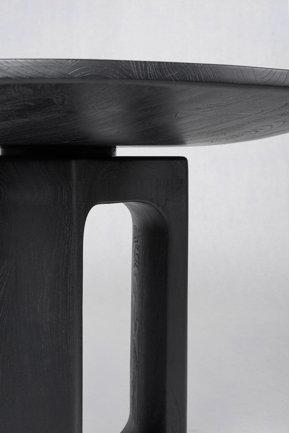 TheInvisibleCollection_AtelierPendhapa_DeepahCircularBlackTeak_2