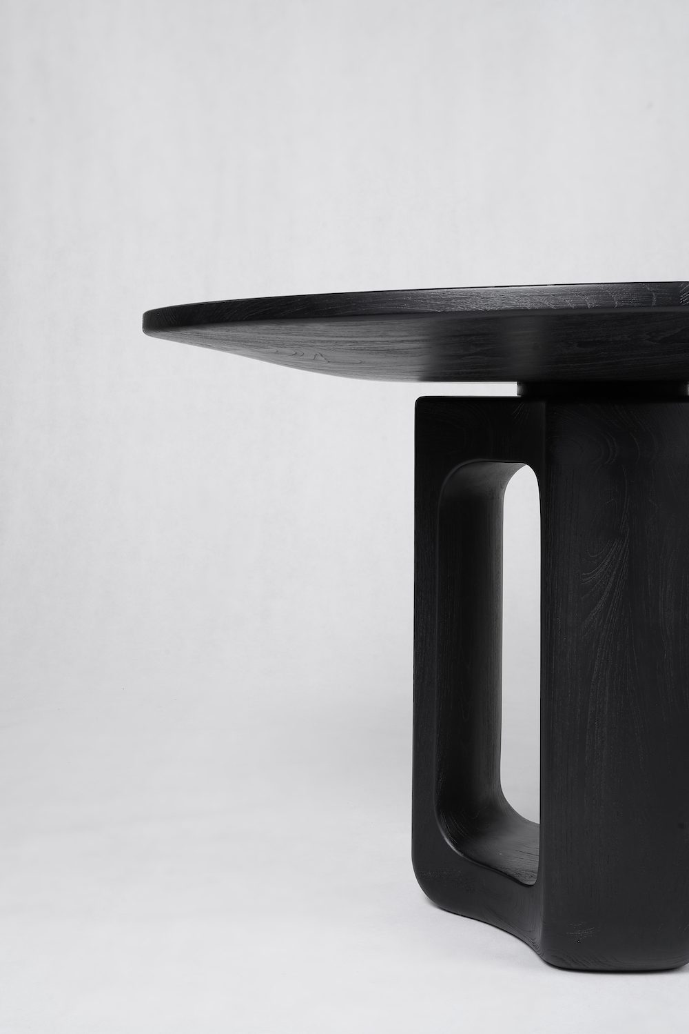 TheInvisibleCollection_AtelierPendhapa_DeepahCircularBlackTeak_3