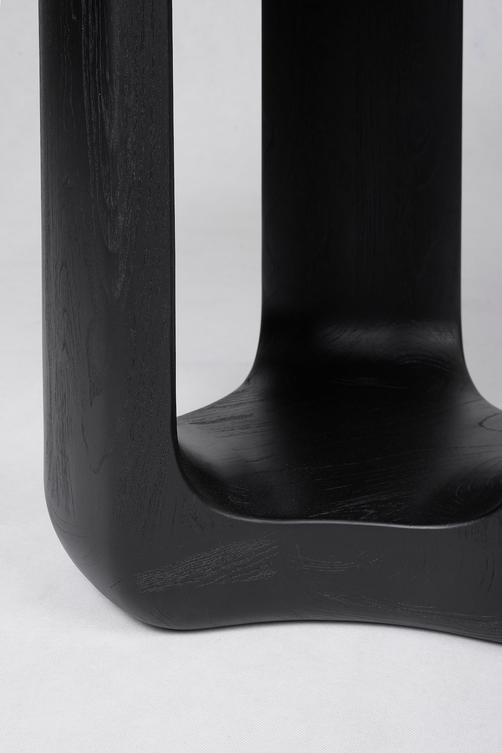 TheInvisibleCollection_AtelierPendhapa_DeepahCircularBlackTeak_4