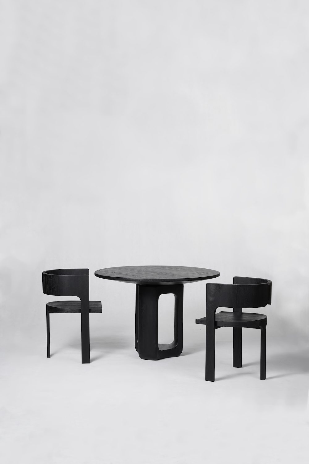 TheInvisibleCollection_AtelierPendhapa_DeepahCircularBlackTeak_5
