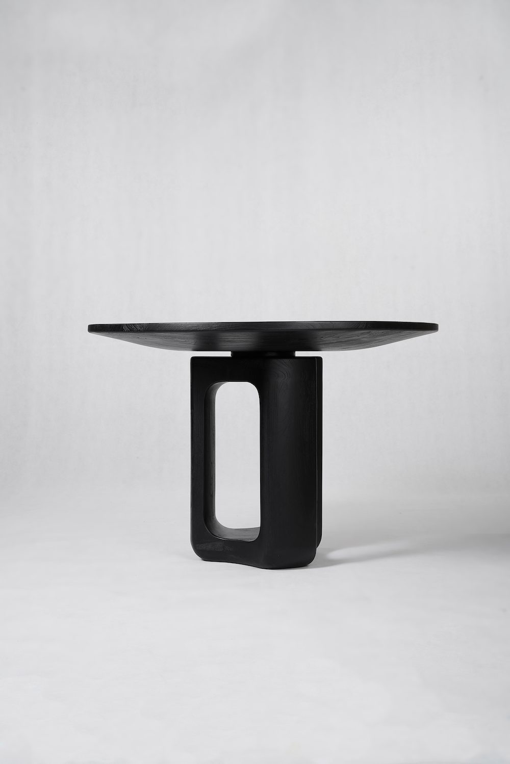 TheInvisibleCollection_AtelierPendhapa_DeepahCircularBlackTeak_6