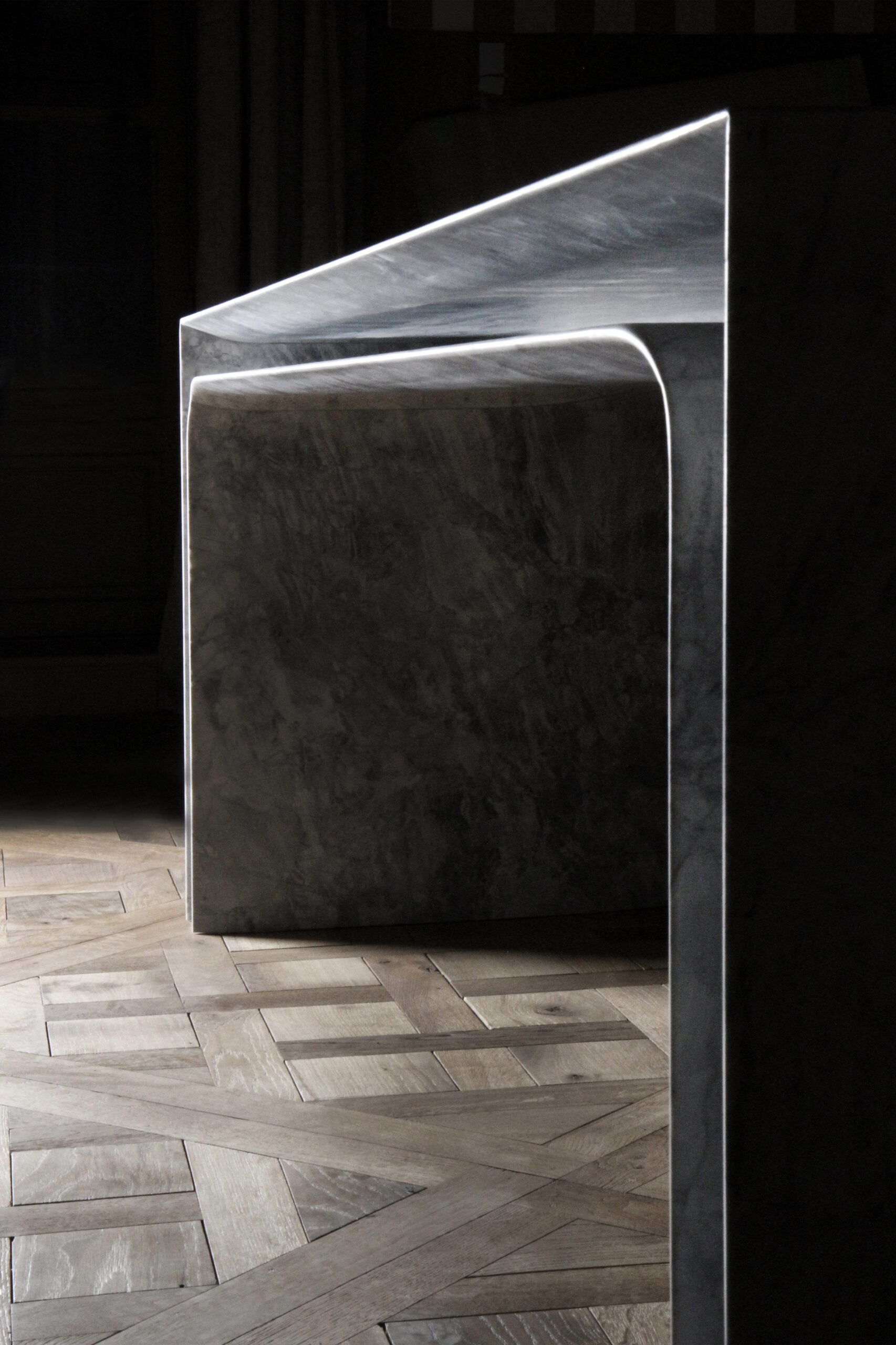 TheInvisibleCollection_NoéDuchaufourLawrance_RefineDesk_3