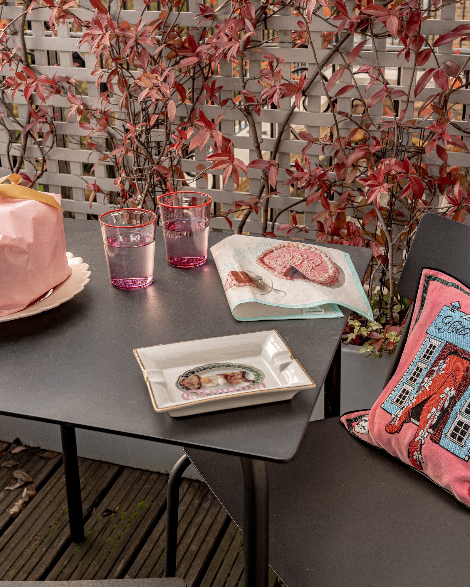 Clubroom_TheInvisibleCollection_TheHotelOlympia_Eglish_Breakfast_Ashtray_1