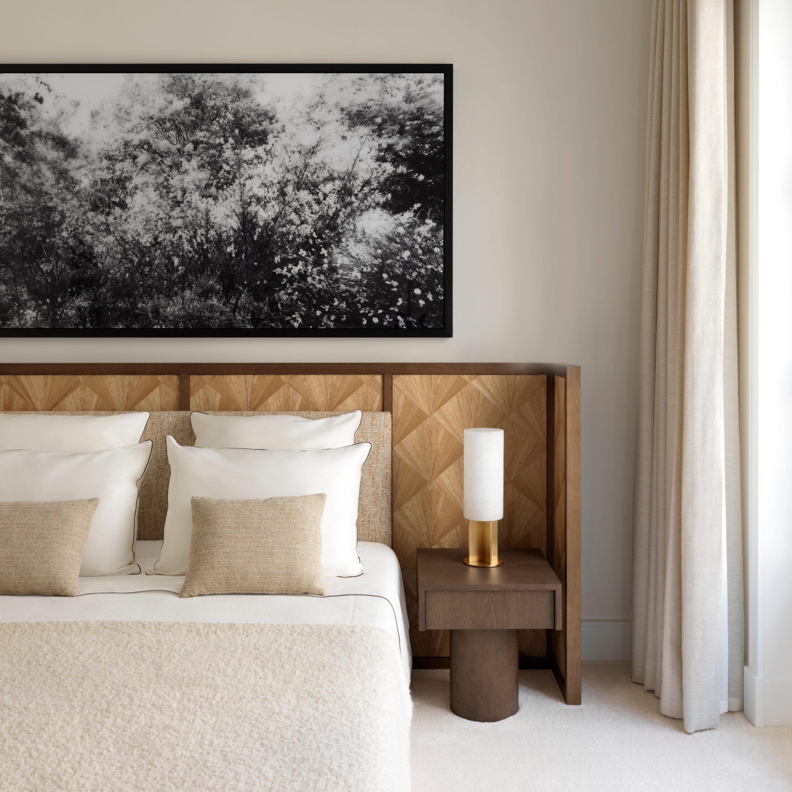 InvisibleCollection_DamienLangloisMeurinne_DiscolureBedsideTable_Oak_Hover